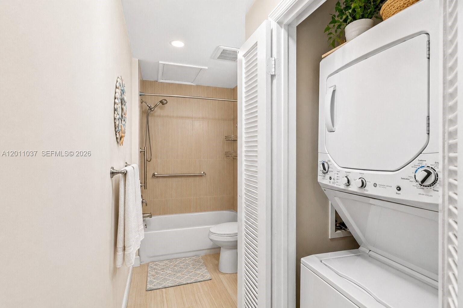 BOCA LAKES CONDO - Residential
