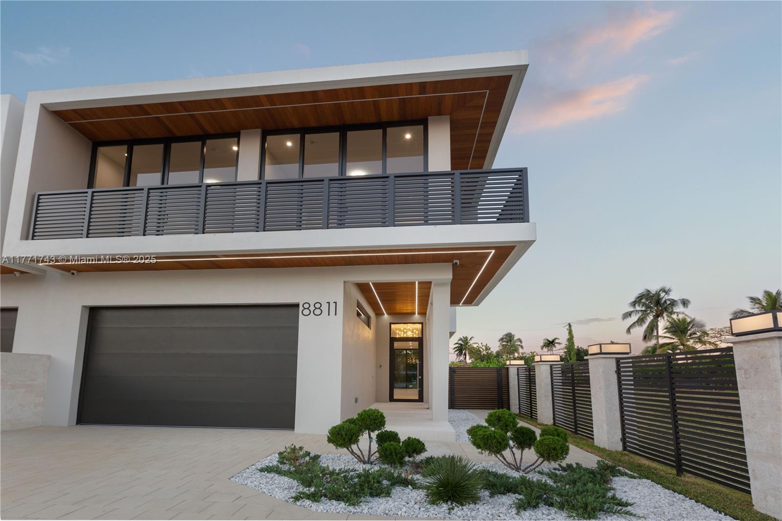 8811 SW 56 St