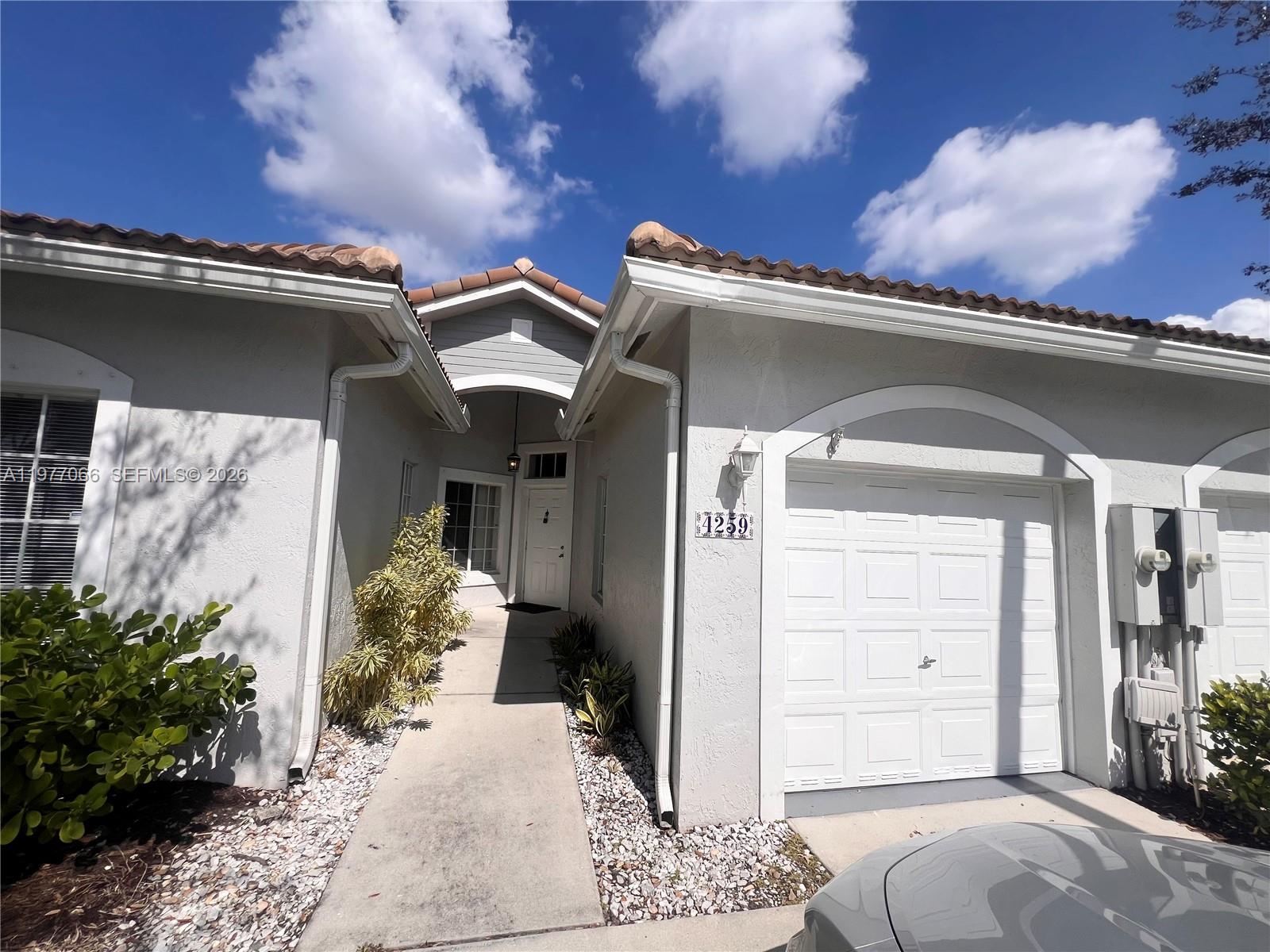 OLYMPIA & YORK RESIDENTIA - Residential Lease