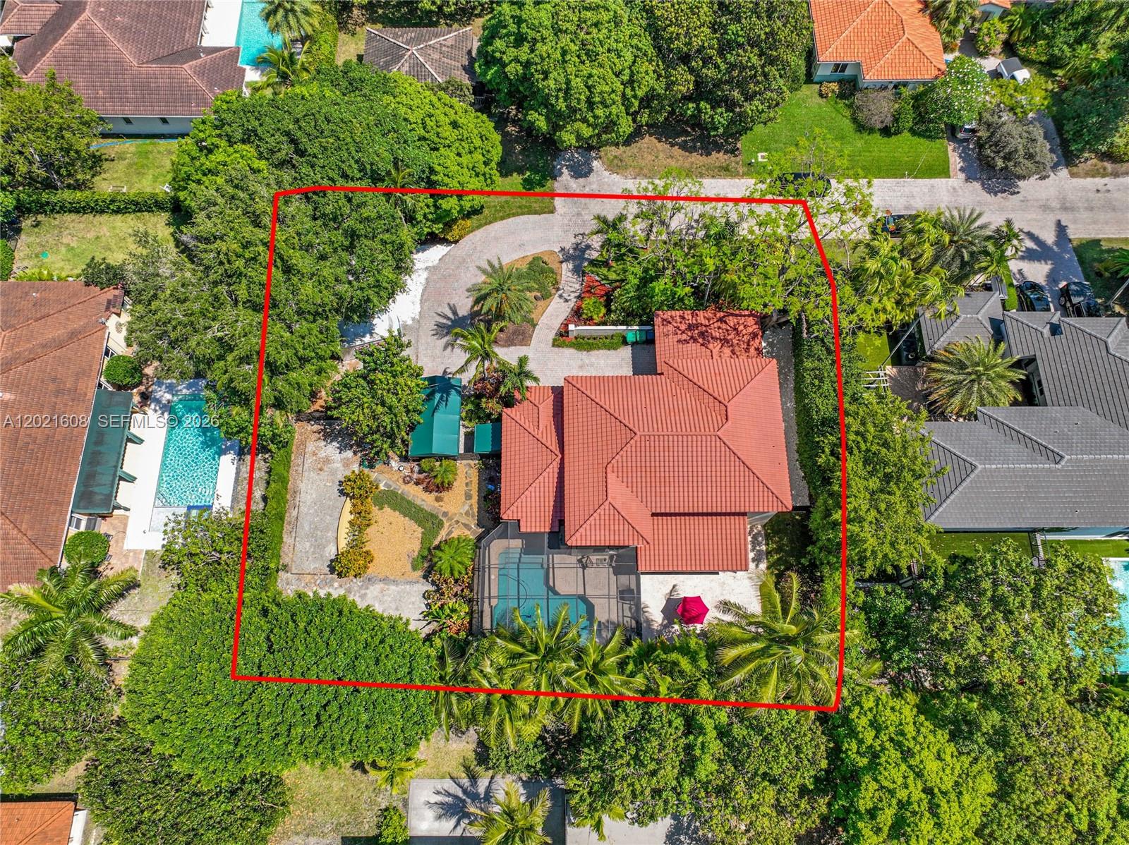 8204 SW 171st St, Palmetto Bay, FL, 33157/$1,490,000 3 8204 SW 171st St