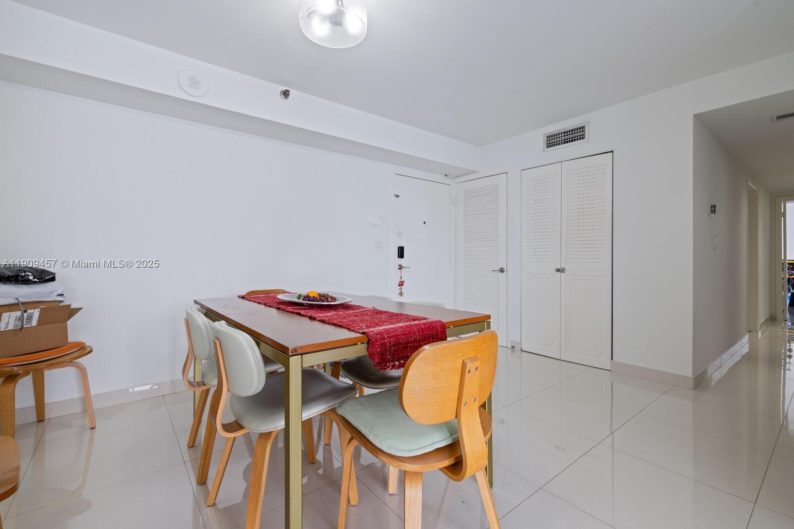 FAIRVIEW HOUSE CONDO - Residential