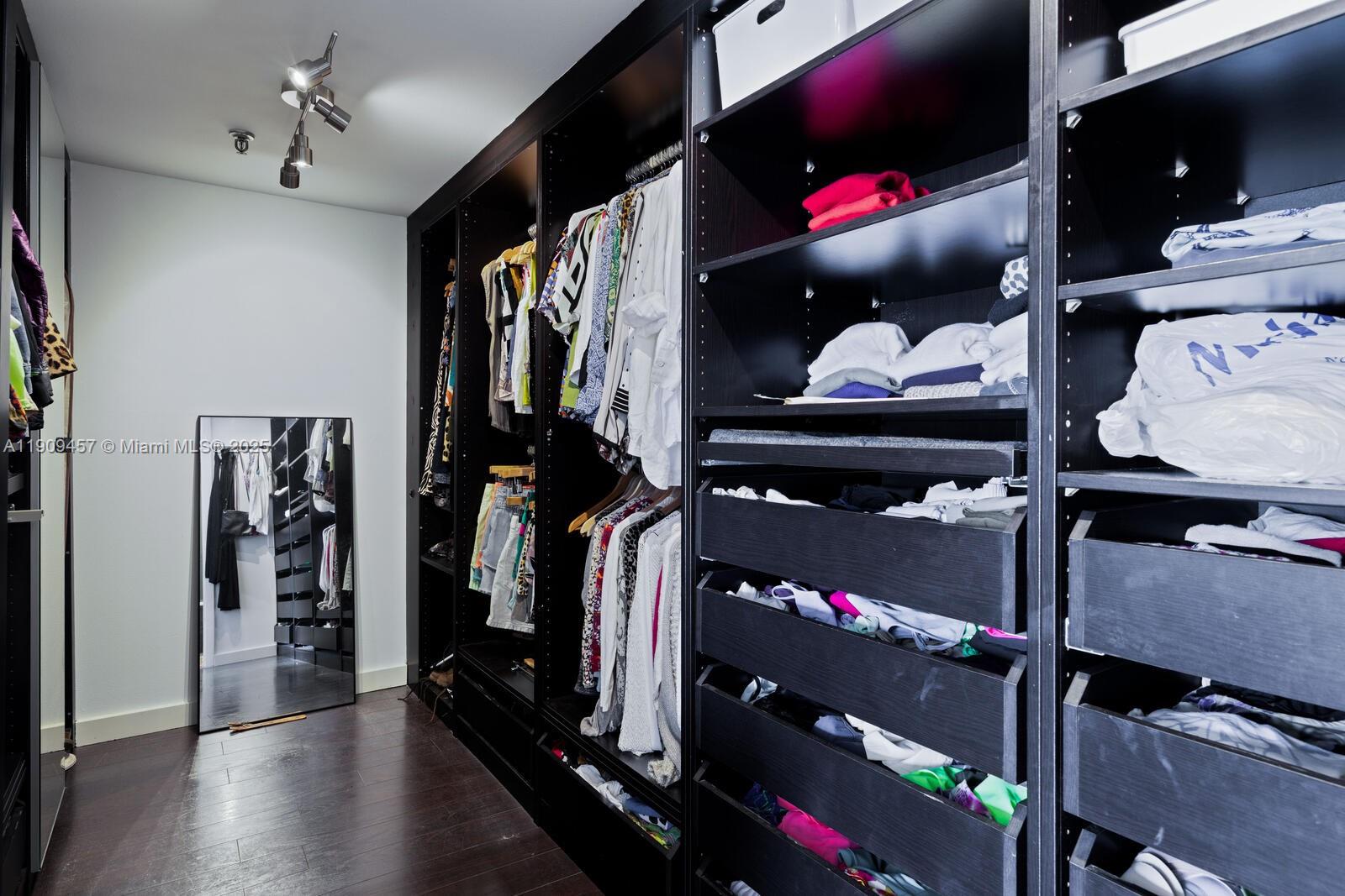 FAIRVIEW HOUSE CONDO - Residential