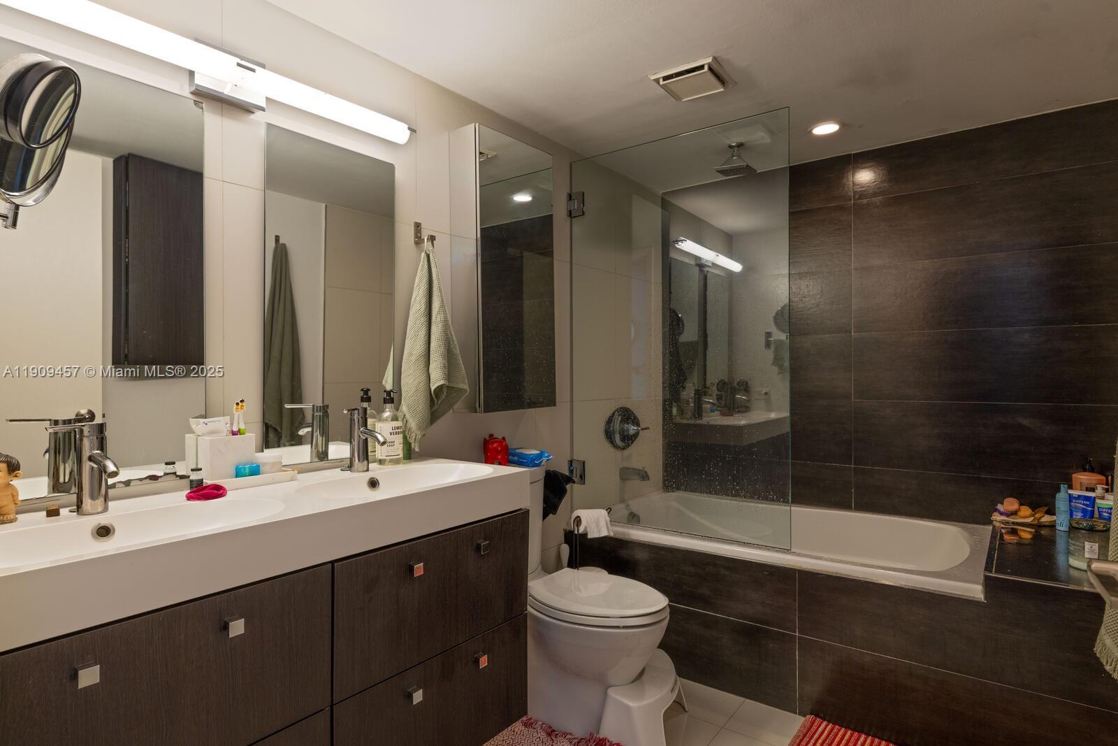 FAIRVIEW HOUSE CONDO - Residential