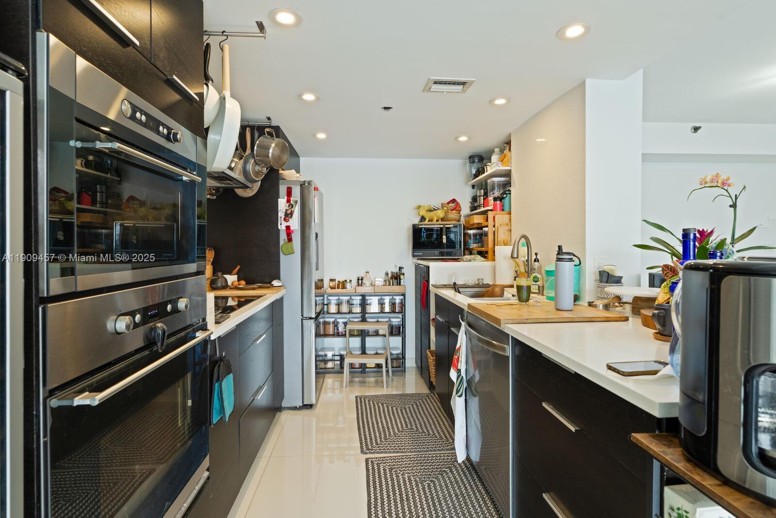 FAIRVIEW HOUSE CONDO - Residential