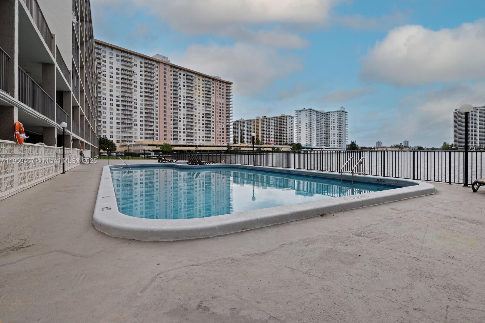 FAIRVIEW HOUSE CONDO - Residential