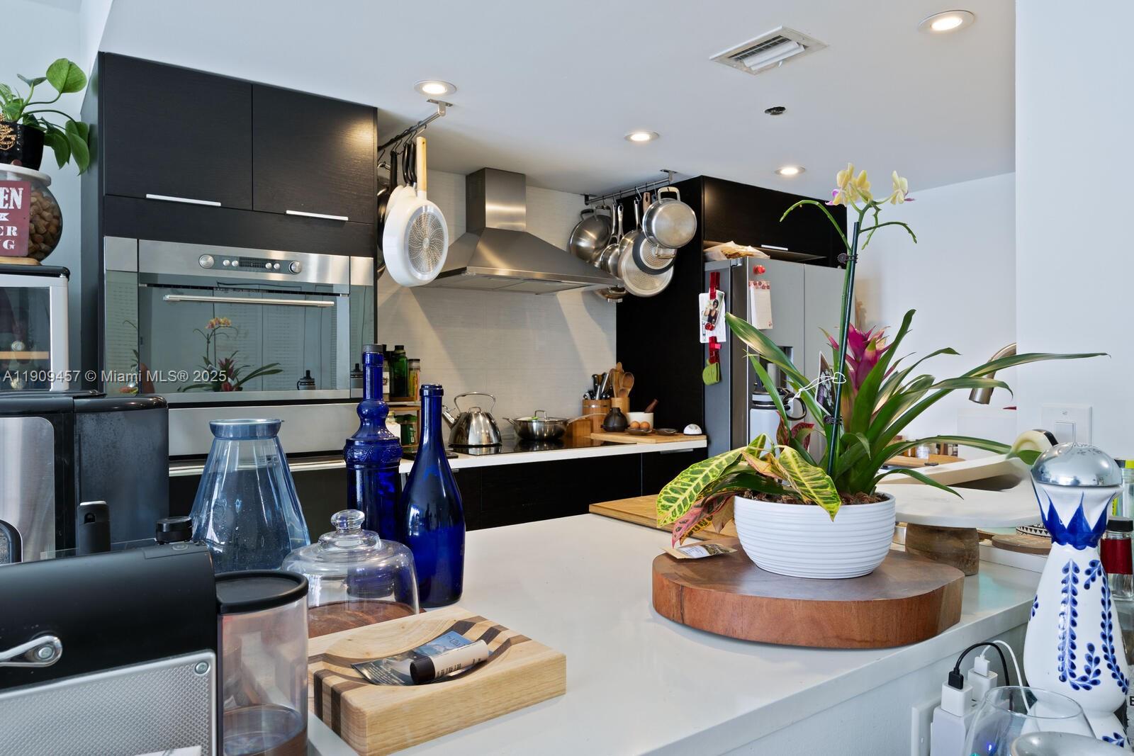 FAIRVIEW HOUSE CONDO - Residential