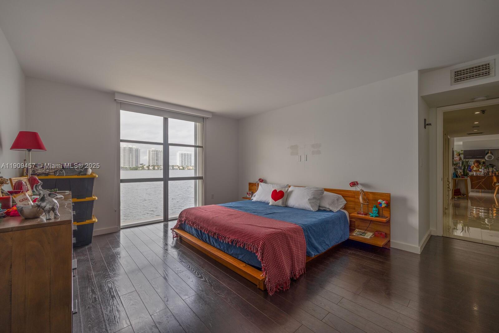 FAIRVIEW HOUSE CONDO - Residential