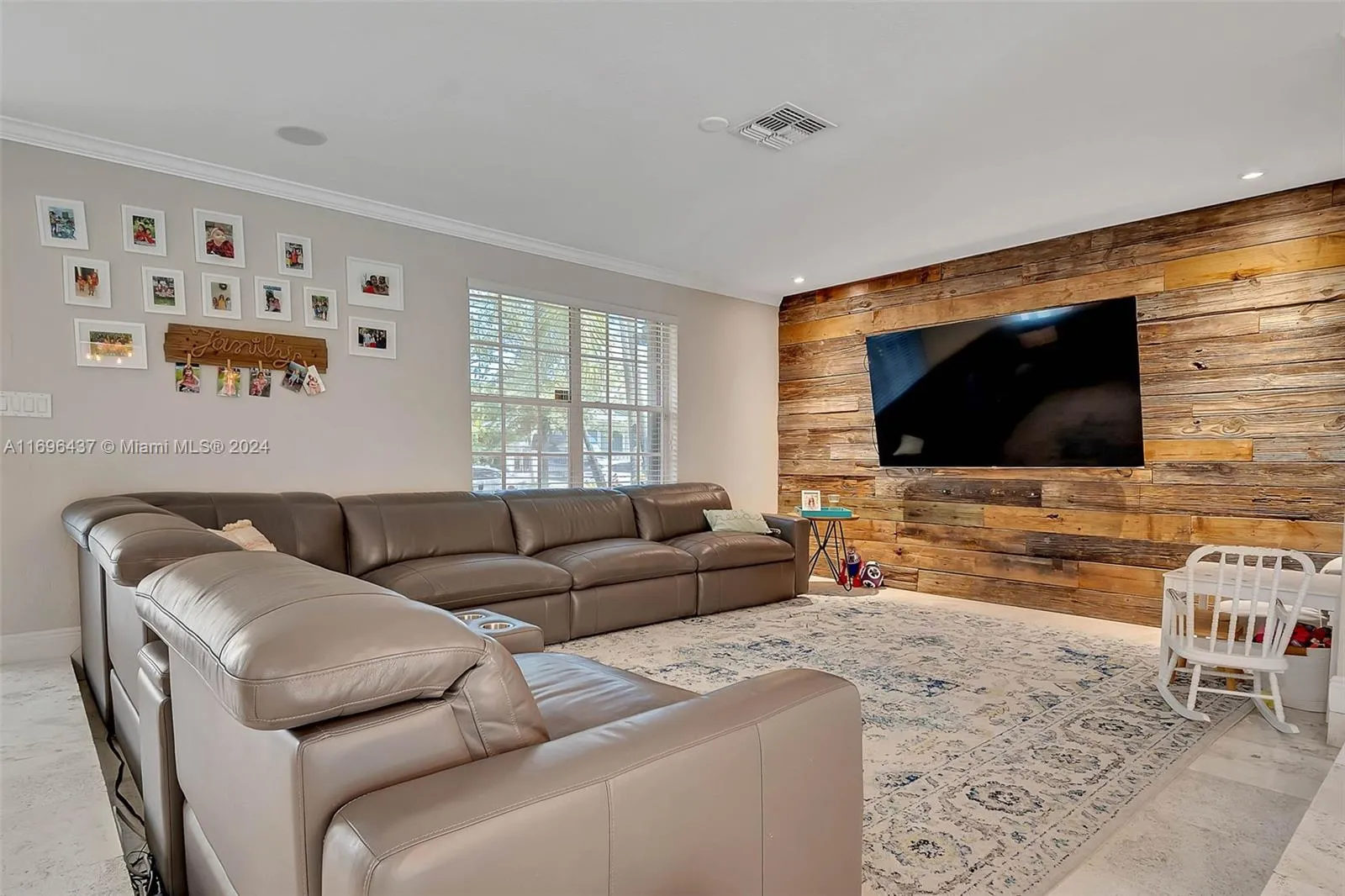 Coral Gables, Florida 33158, United States, 3 Bedrooms Bedrooms, ,2 BathroomsBathrooms,Residential,Pending,31804