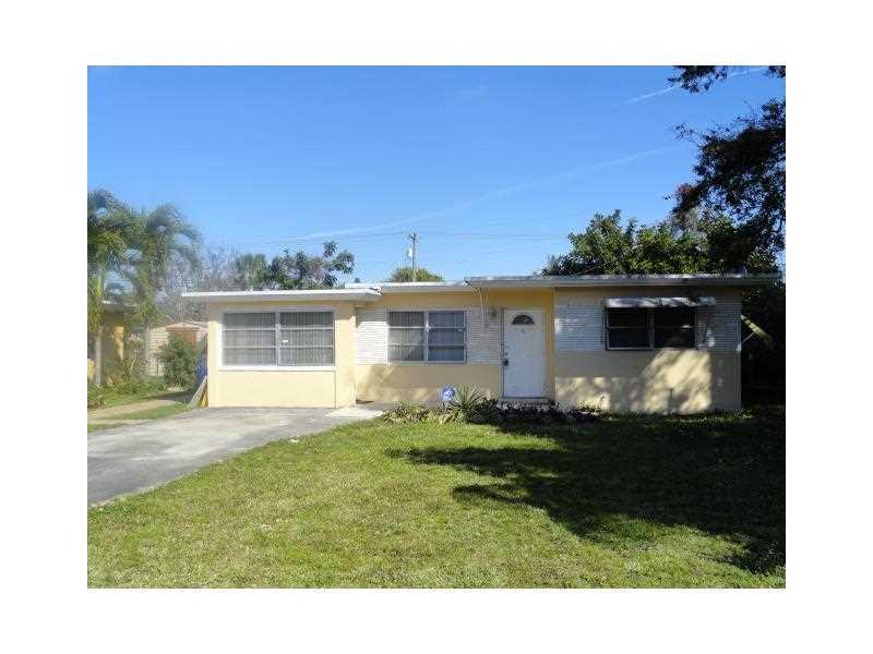 SINGLE FAMILY HOME ON QUIET DEAD END STREET - REMODELED BATHROOM - LARGE FAMILY ROOM - LAUNDRY ROOM WITH HOOK-UPS AND ROOM FOR STORAGE - LARGE PRIVACY FENCED YARD AND PATIO - OUTSIDE STORAGE SHED - GOOD SCHOOL DISTRICT - PET OK WITH PET DEPOSIT - RENT INC LUDES YARD MAINTENANCE - AVAILABLE IMMEDIATELY
