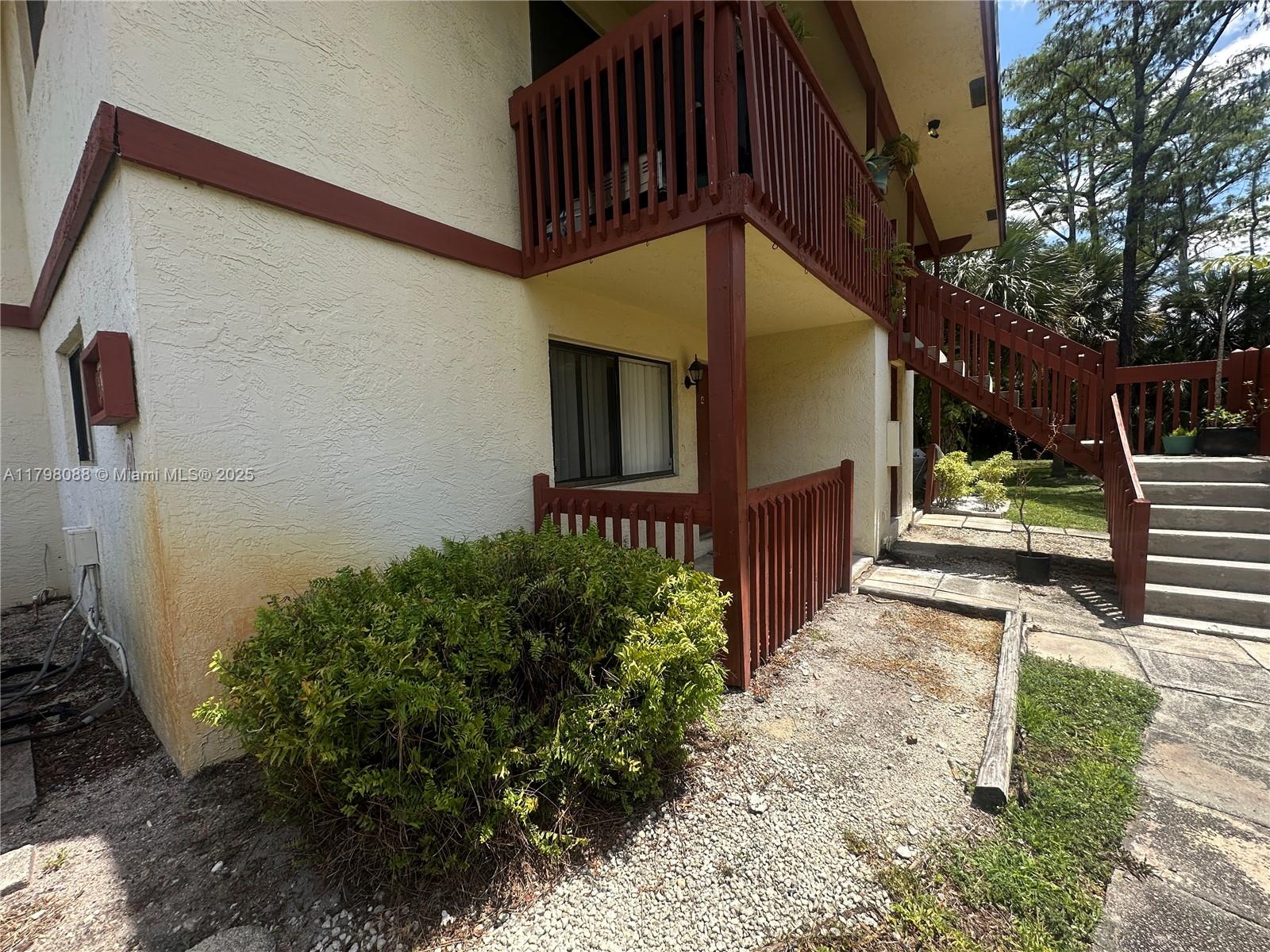 2078 NW 43rd Ter 4