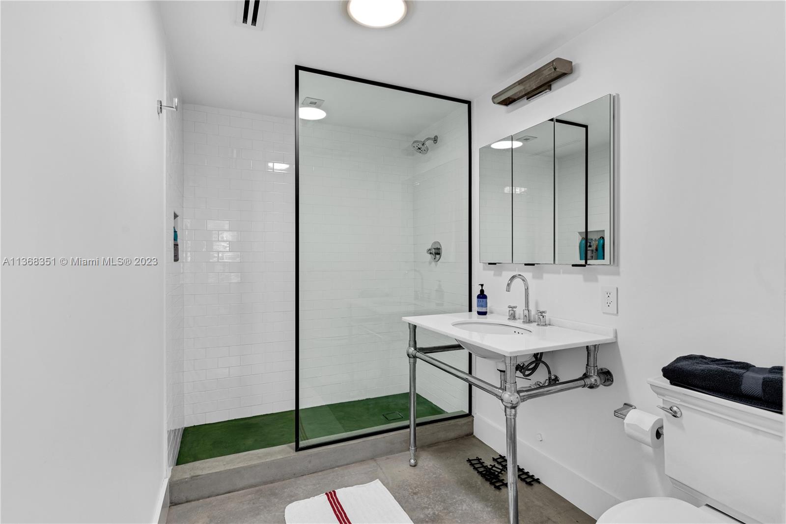 TROPICAL ISLE HOMES SUB 4 - Residential