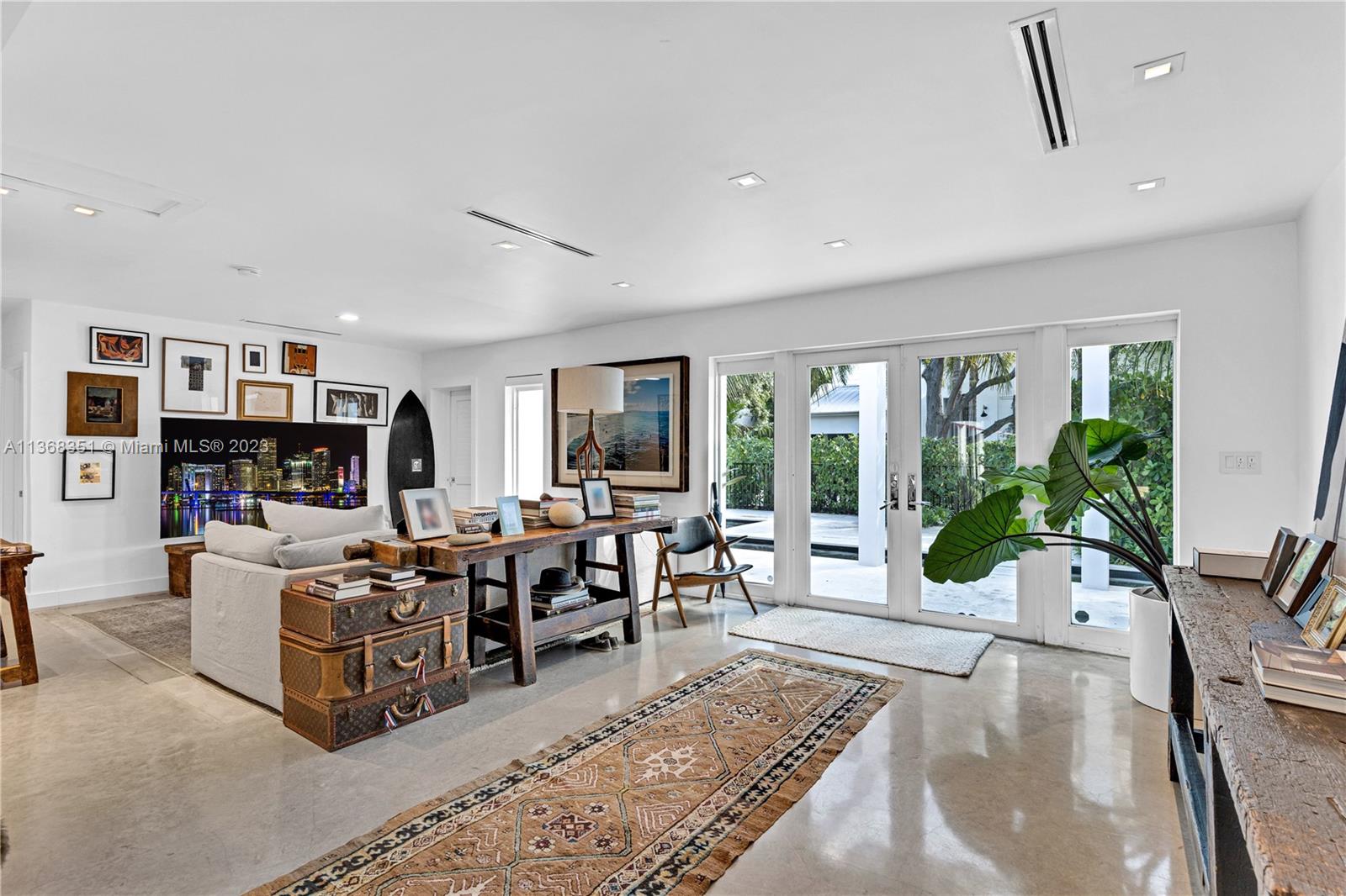 TROPICAL ISLE HOMES SUB 4 - Residential