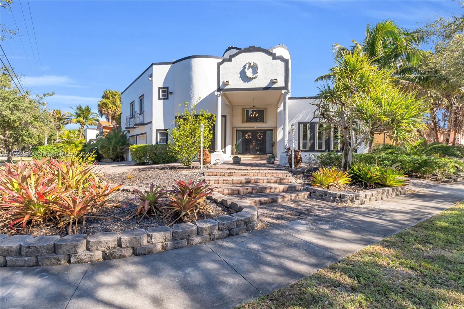 8135 NW 164th Ter