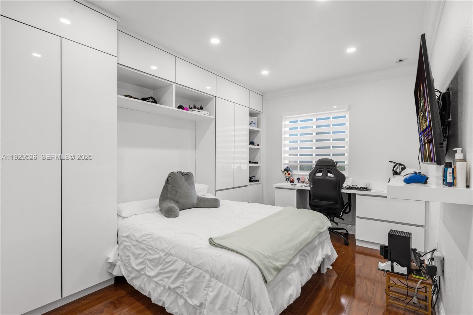 MANDARIN LAKES - Residential