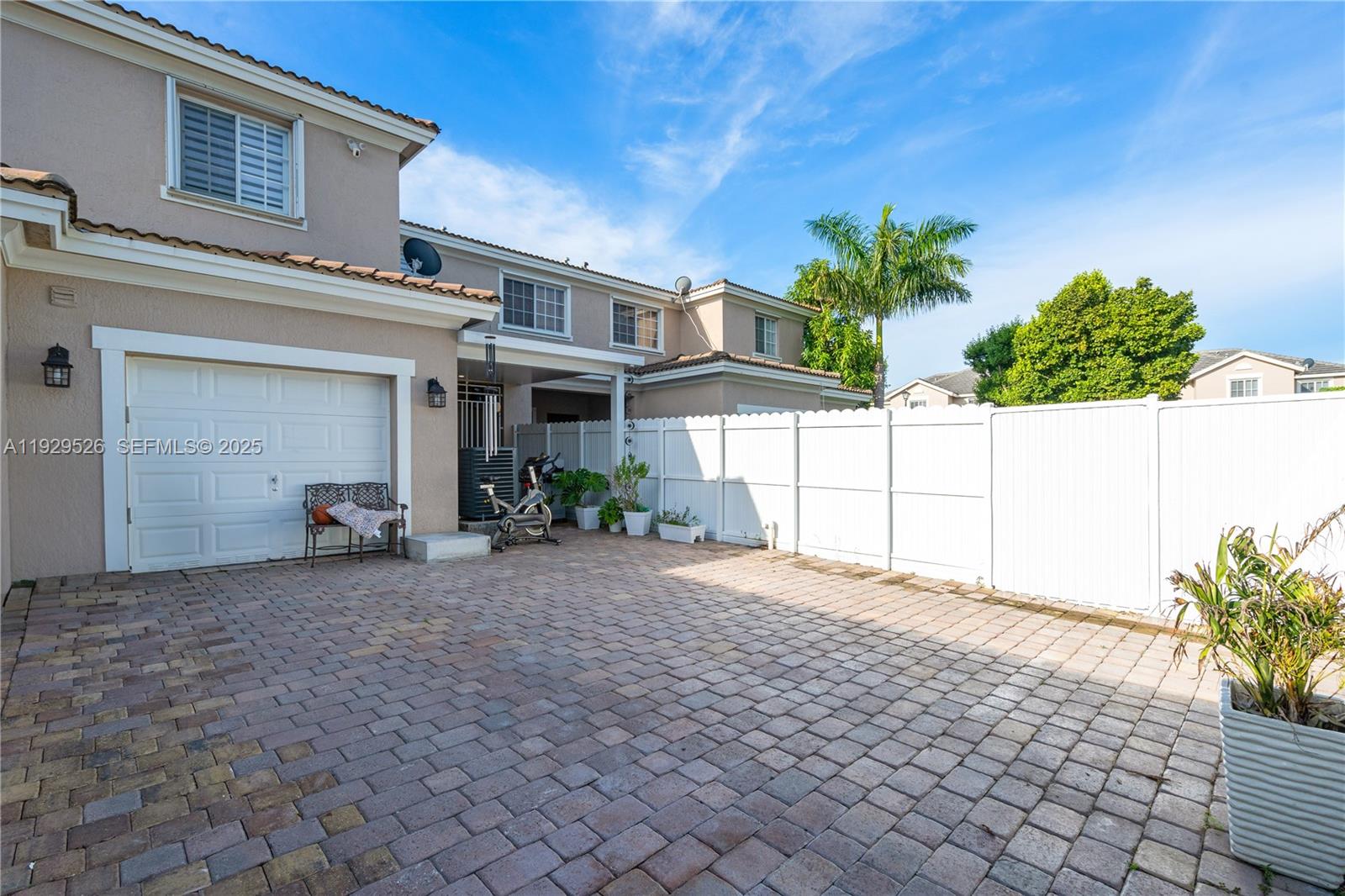 MANDARIN LAKES - Residential