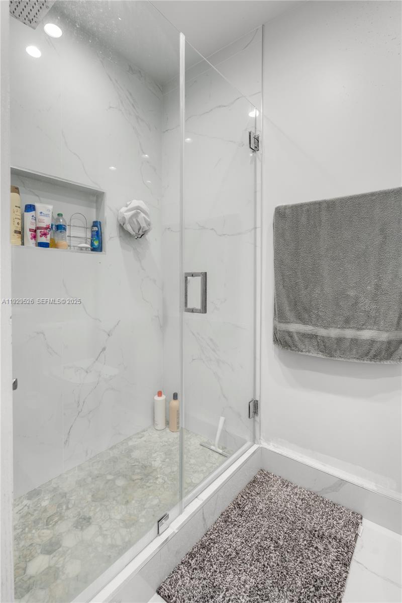 MANDARIN LAKES - Residential