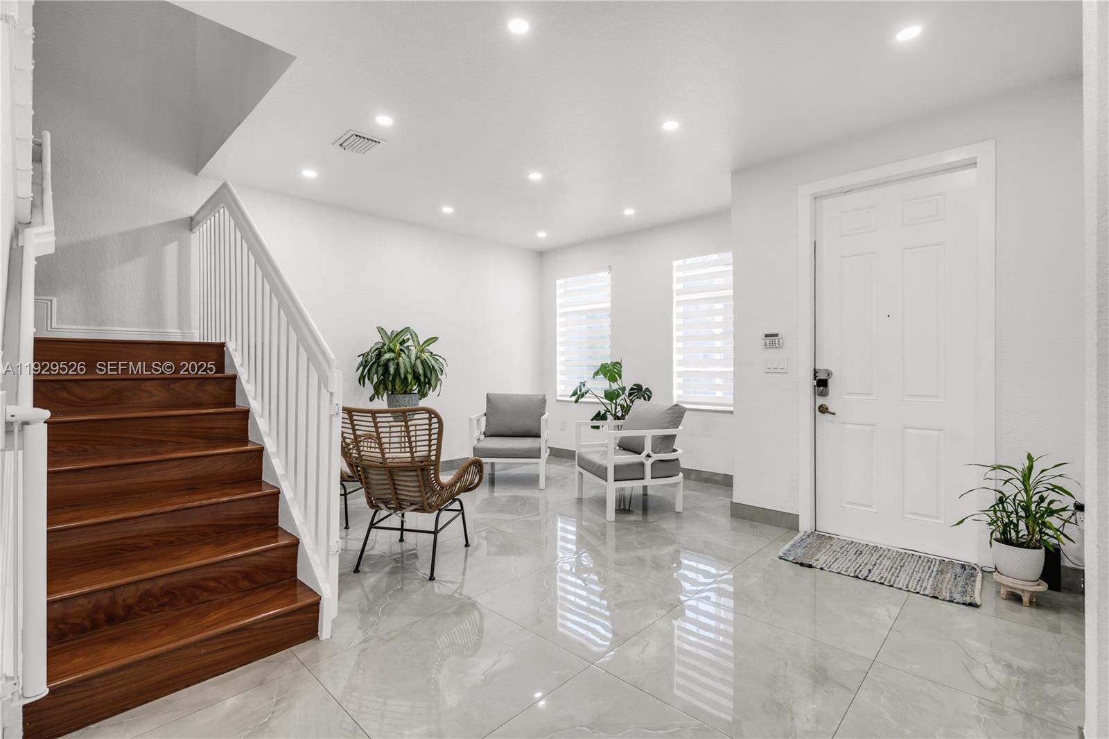 MANDARIN LAKES - Residential