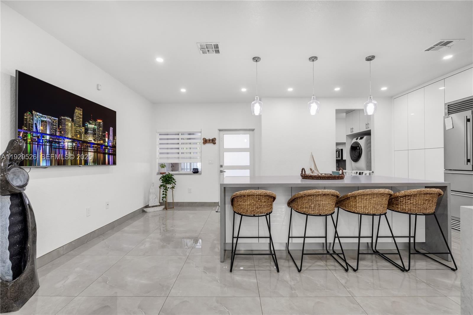 MANDARIN LAKES - Residential