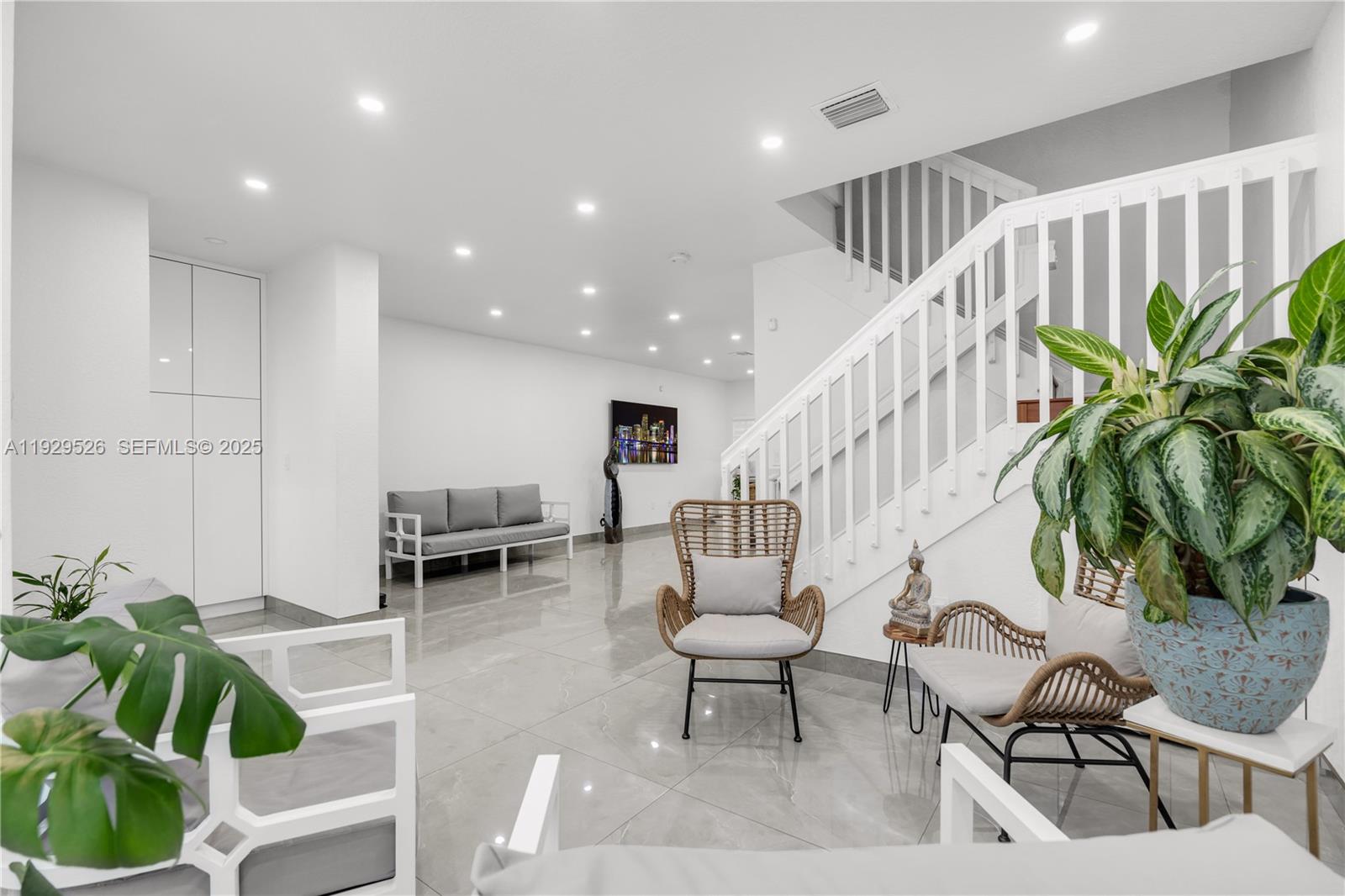 MANDARIN LAKES - Residential