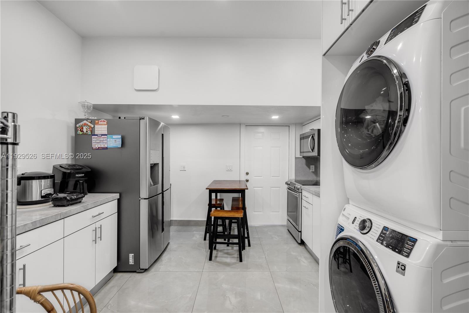 MANDARIN LAKES - Residential