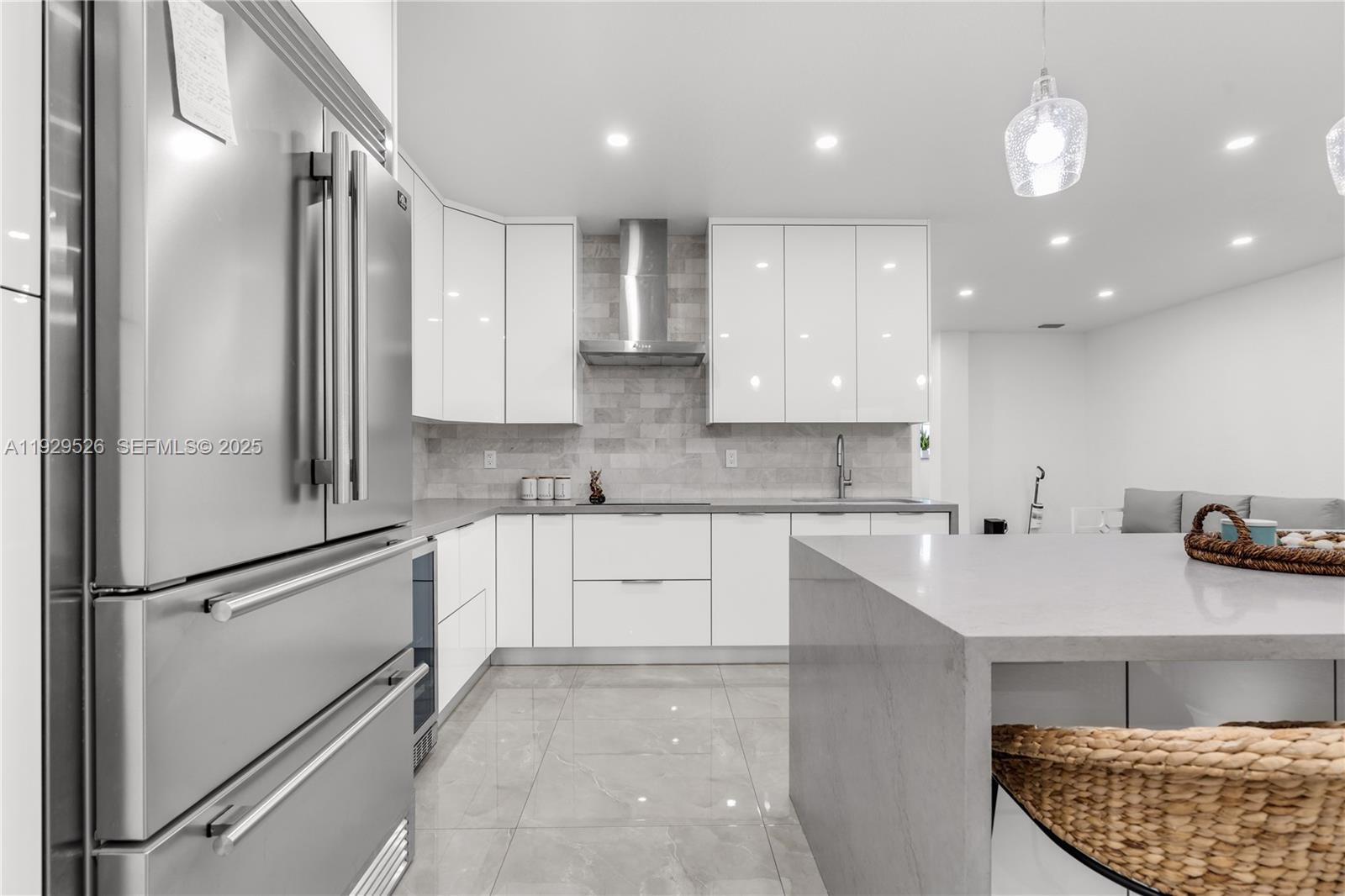 MANDARIN LAKES - Residential