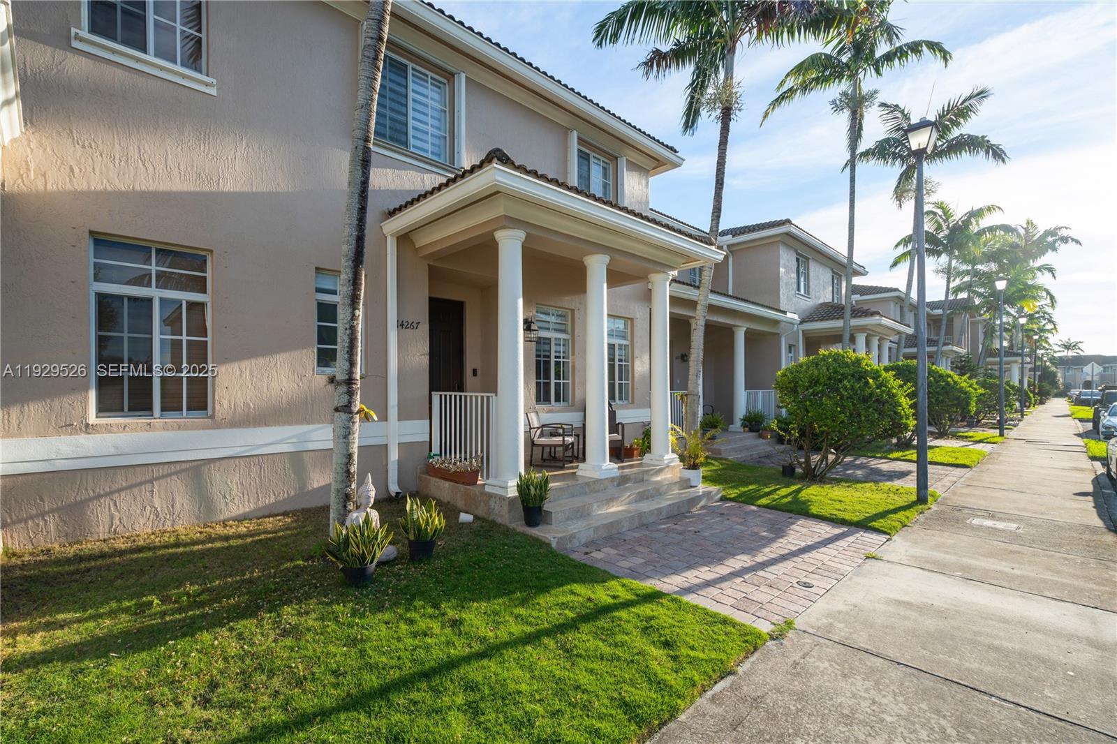 MANDARIN LAKES - Residential