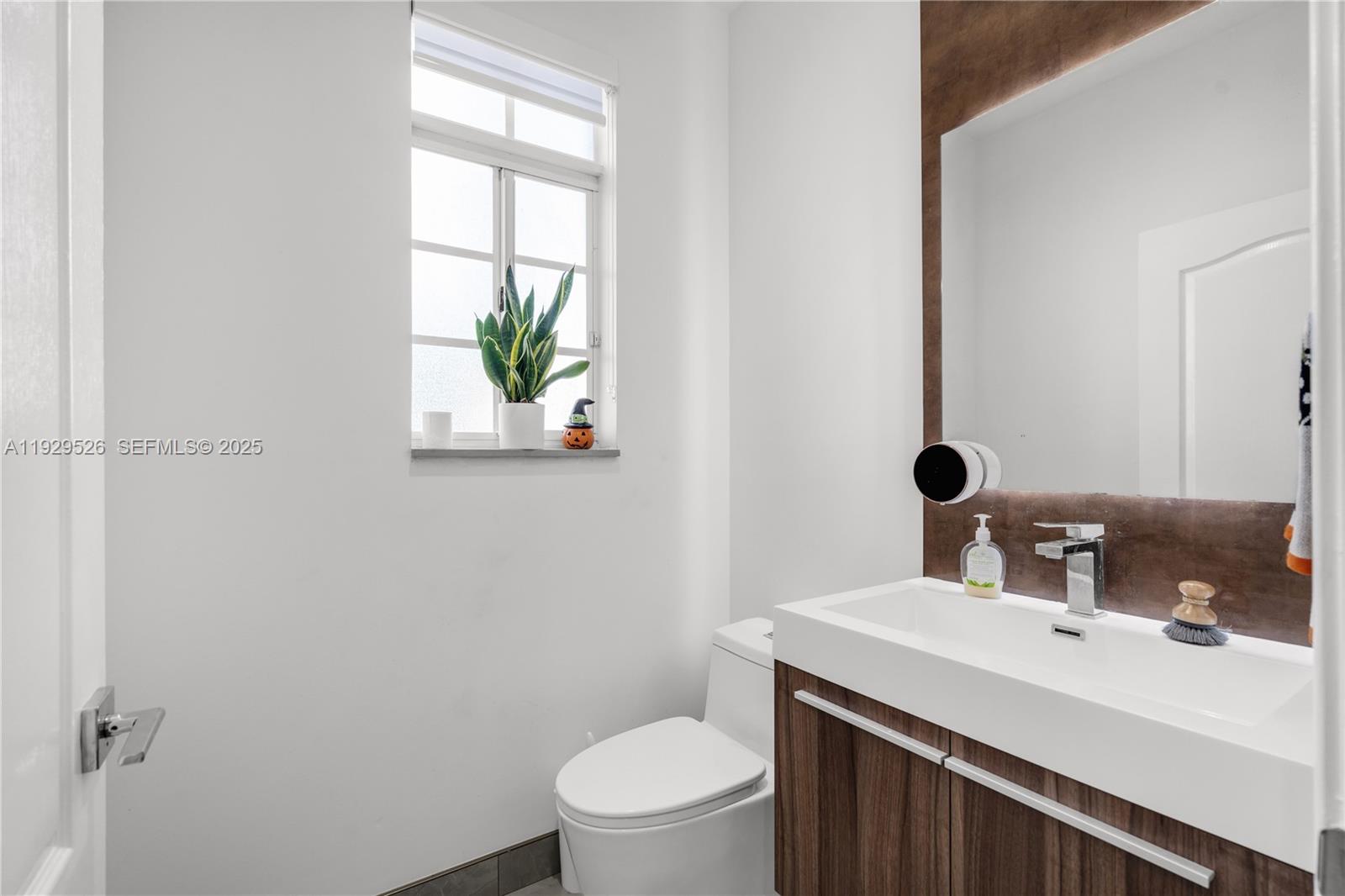 MANDARIN LAKES - Residential