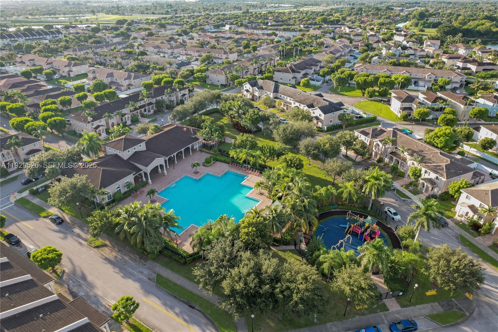 MANDARIN LAKES - Residential