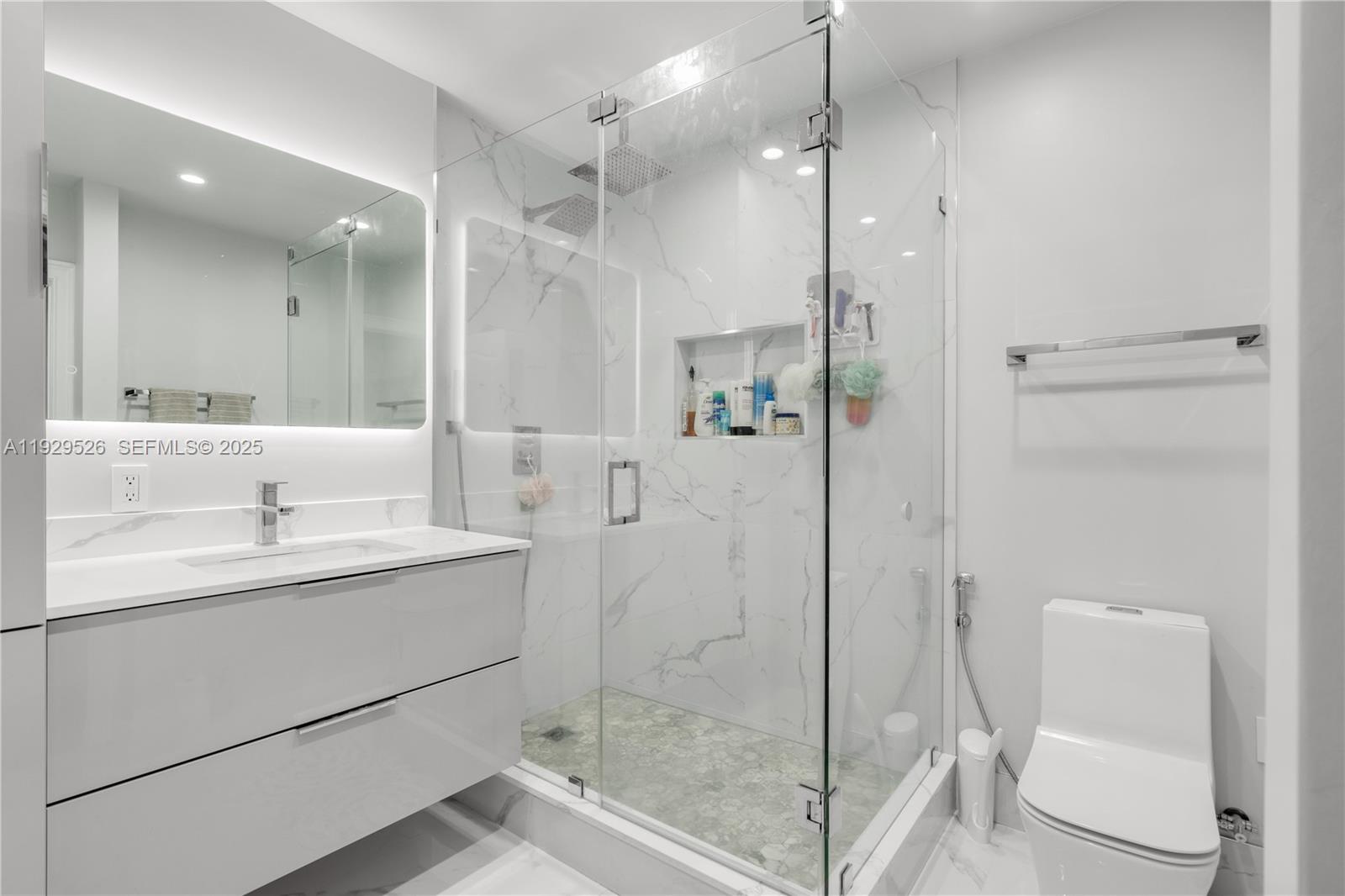 MANDARIN LAKES - Residential