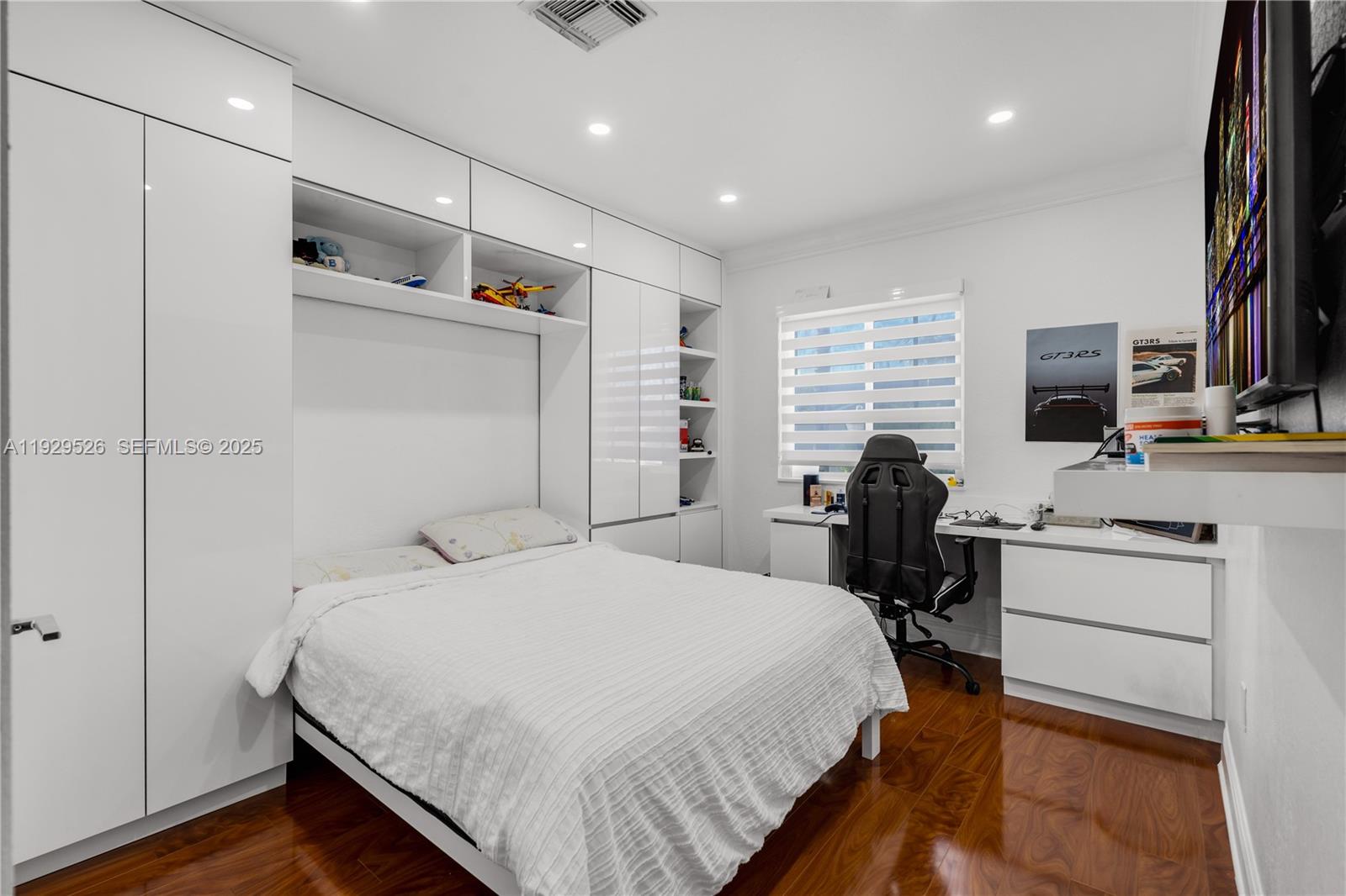 MANDARIN LAKES - Residential