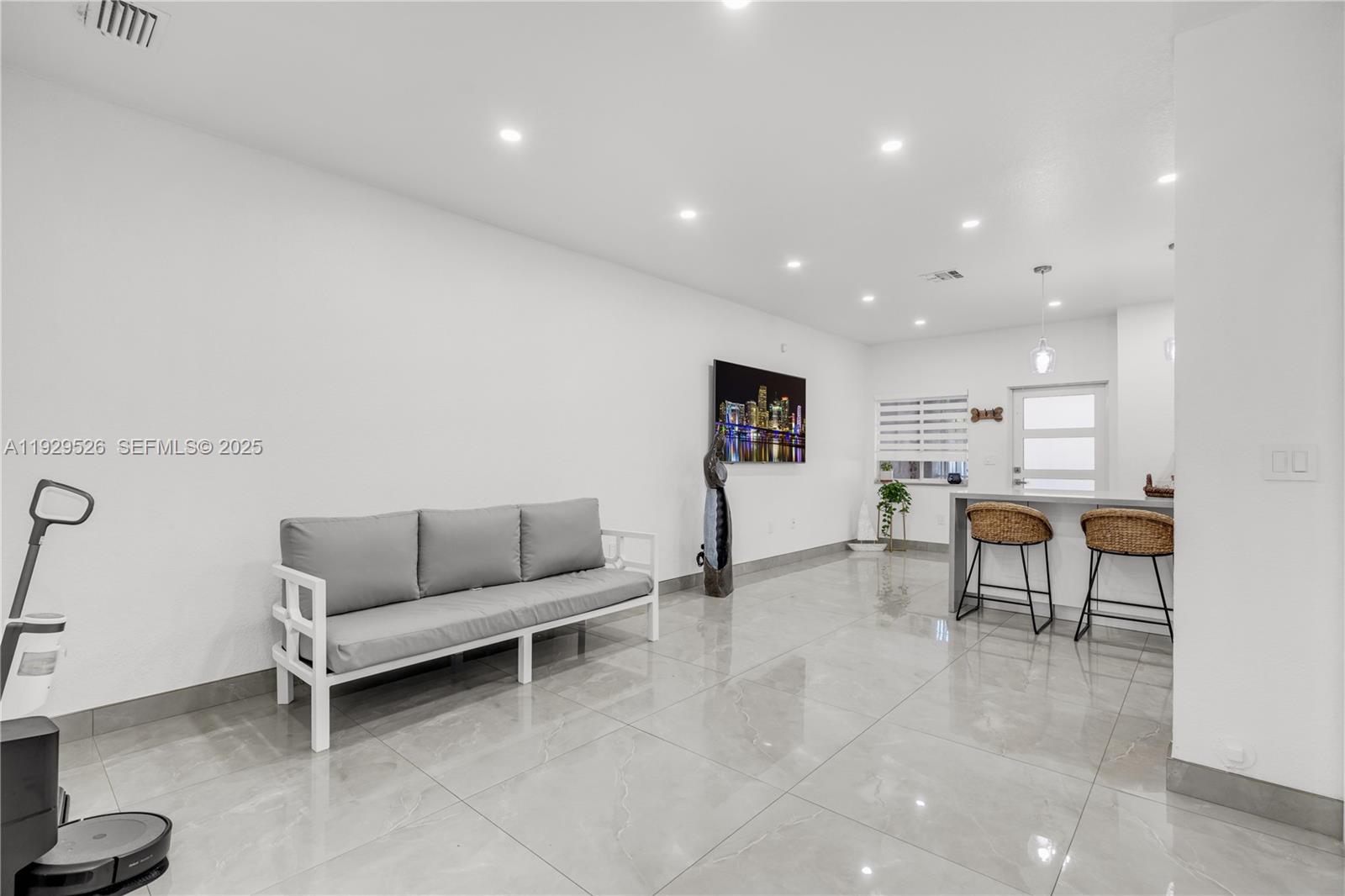 MANDARIN LAKES - Residential