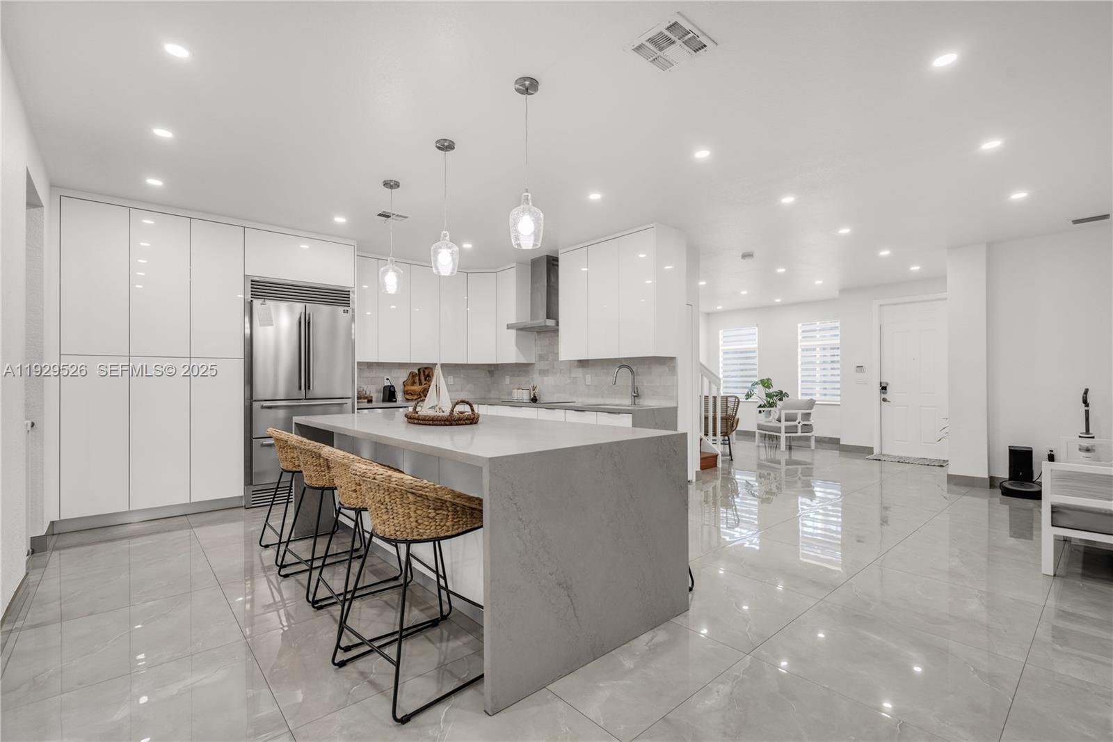 MANDARIN LAKES - Residential