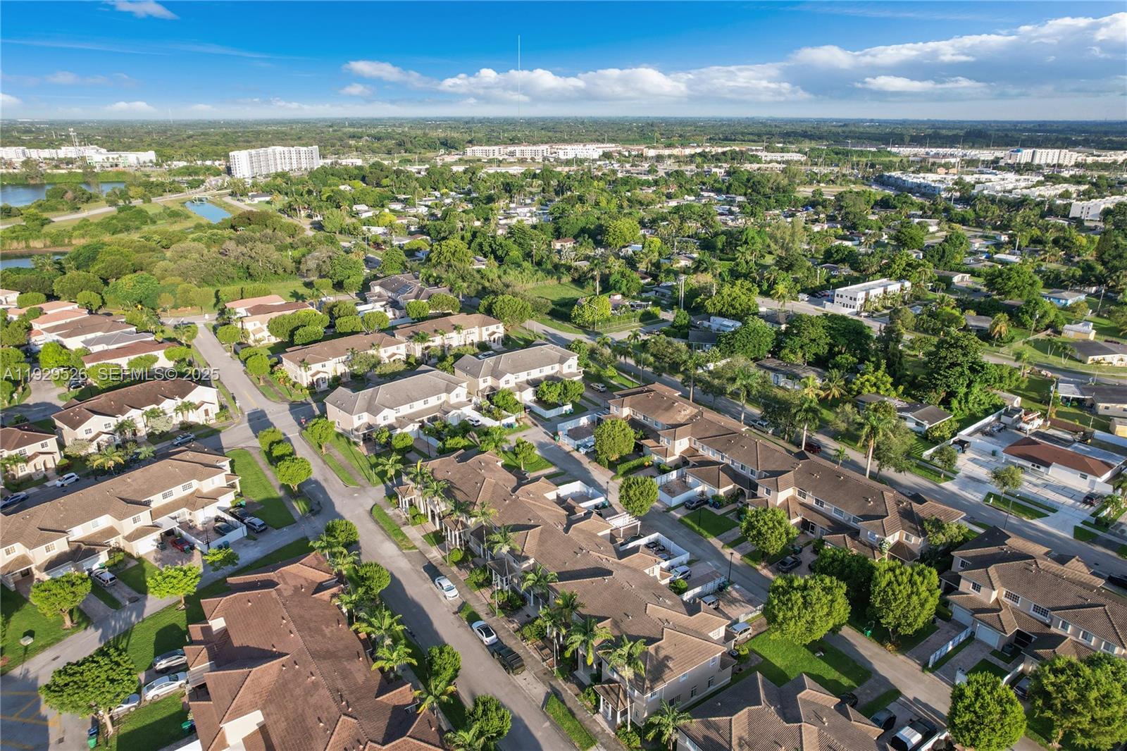 MANDARIN LAKES - Residential