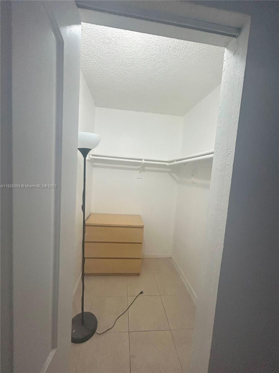 6950 Miami Gardens Dr 2-117A