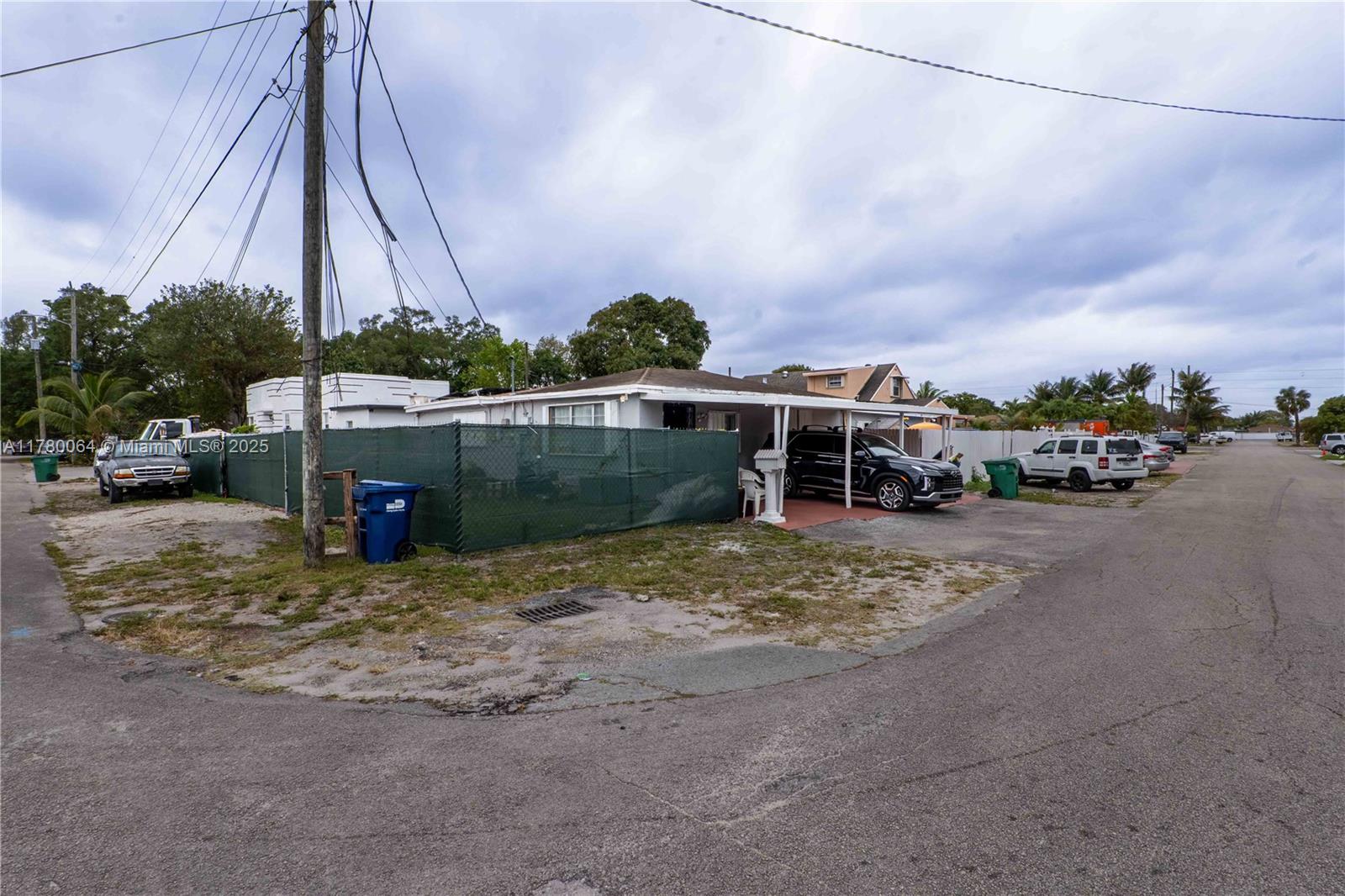 iNVESTOR OPPORTUNITY!!! This is a 5 Bedroom, 4 Bathroom with an RV (2005) Thor Tahoe included on the sale making $930, Income producing Home generating $7,580 /Month income revenue.The home sits on a spacious corner with ample parking spaces, Flat roof 2020, Angled roof 2023 cover roof eproxi paint. (Low expenses) Gross income 8.50%, Net-income 7.75%. Schedule showig with the office.