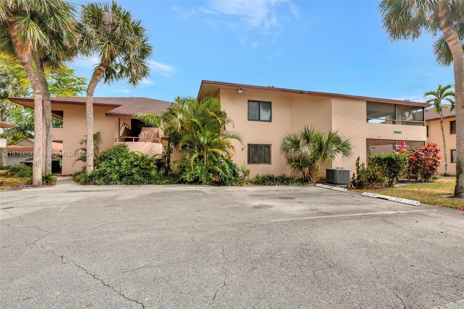 Rental Property at 12641 Westhampton Cir Cir C311, Wellington, Palm Beach County, Florida - Bedrooms: 3 
Bathrooms: 3  - $2,800 MO.
