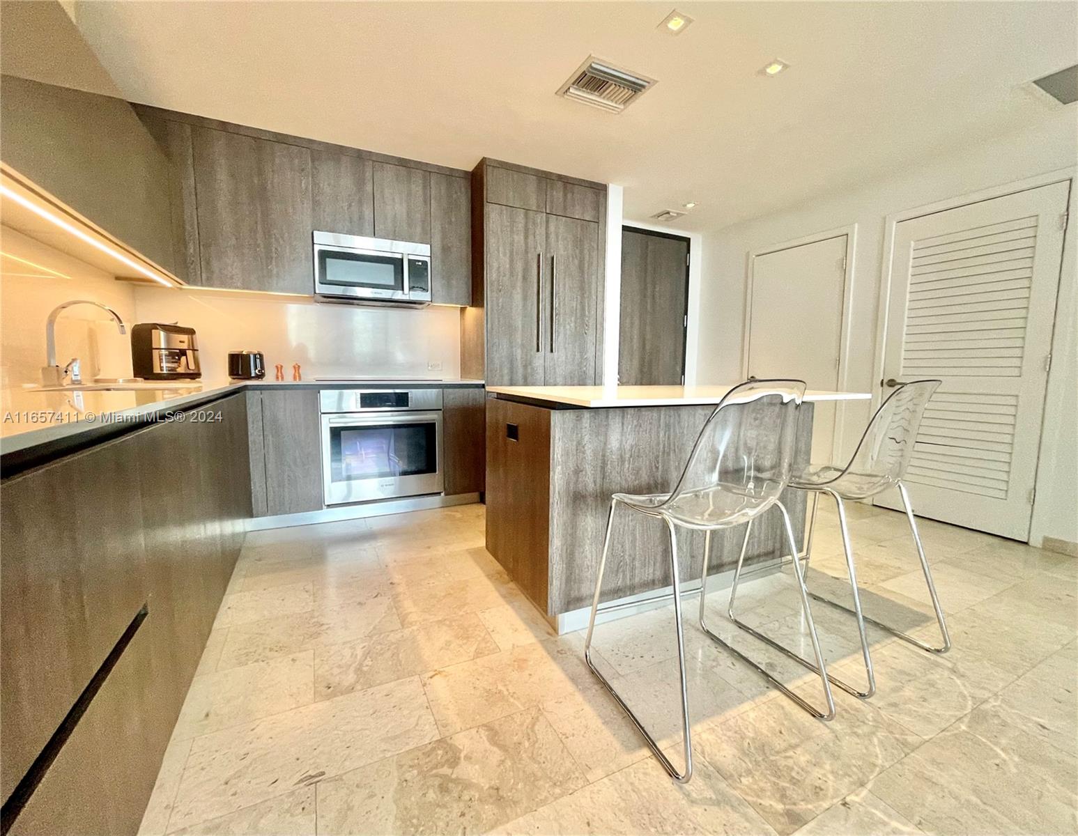 Property for Sale at 88 Sw 7th St 1805, Miami, Broward County, Florida - Bedrooms: 2 
Bathrooms: 3  - $1,190,000