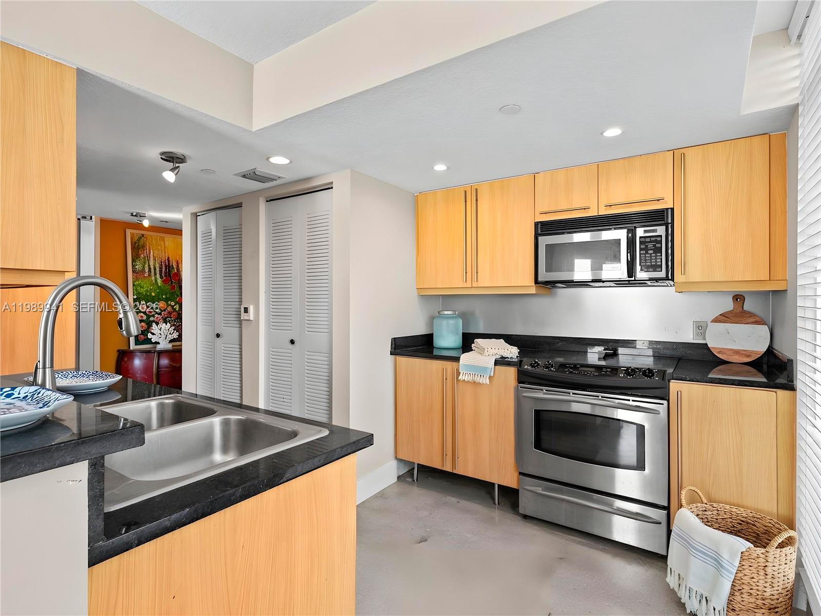 7600 Collins Ave 412