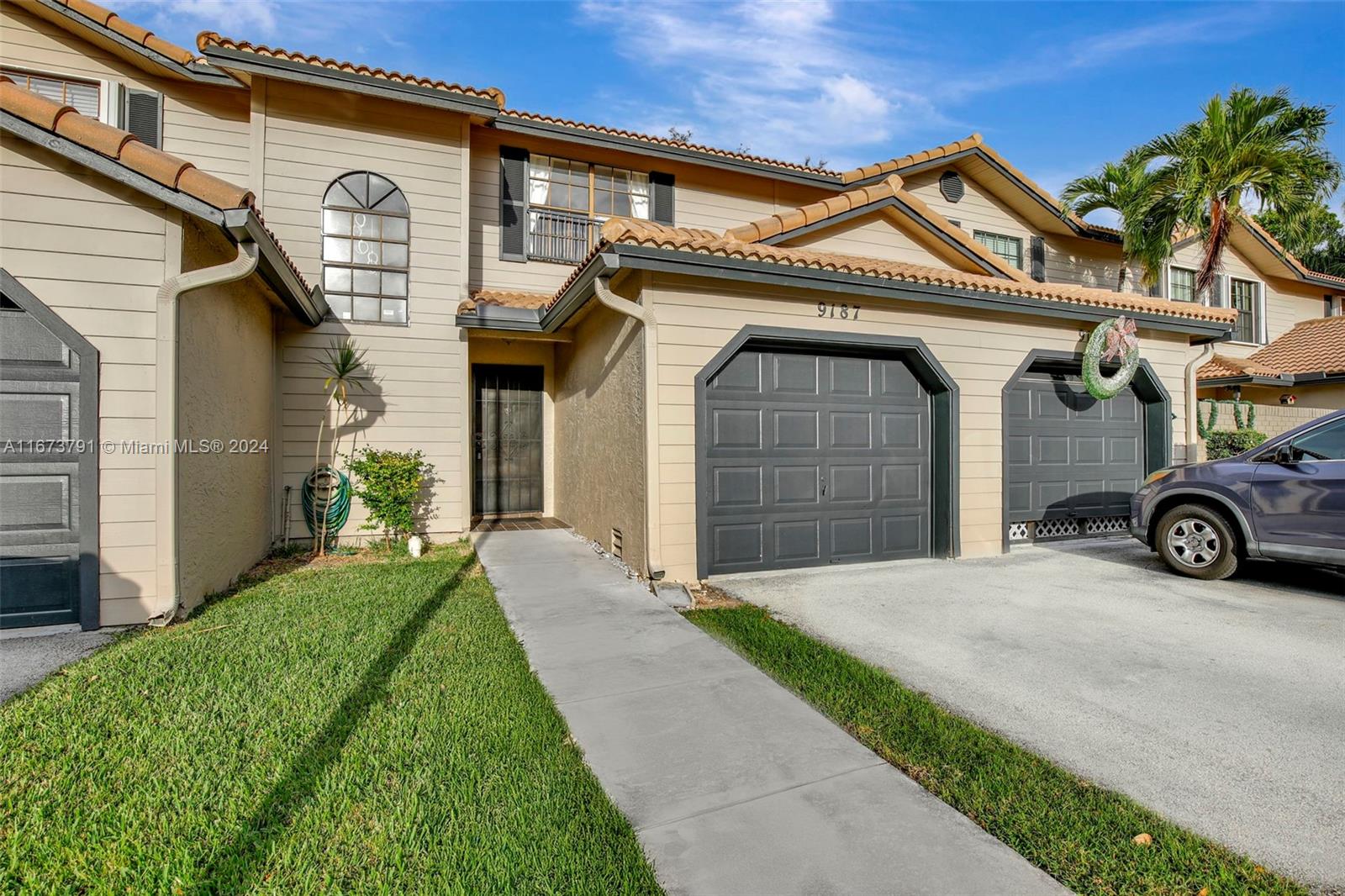 9187 Vineyard Lake Dr, Plantation, Miami-Dade County, Florida - 3 Bedrooms  
3 Bathrooms - 