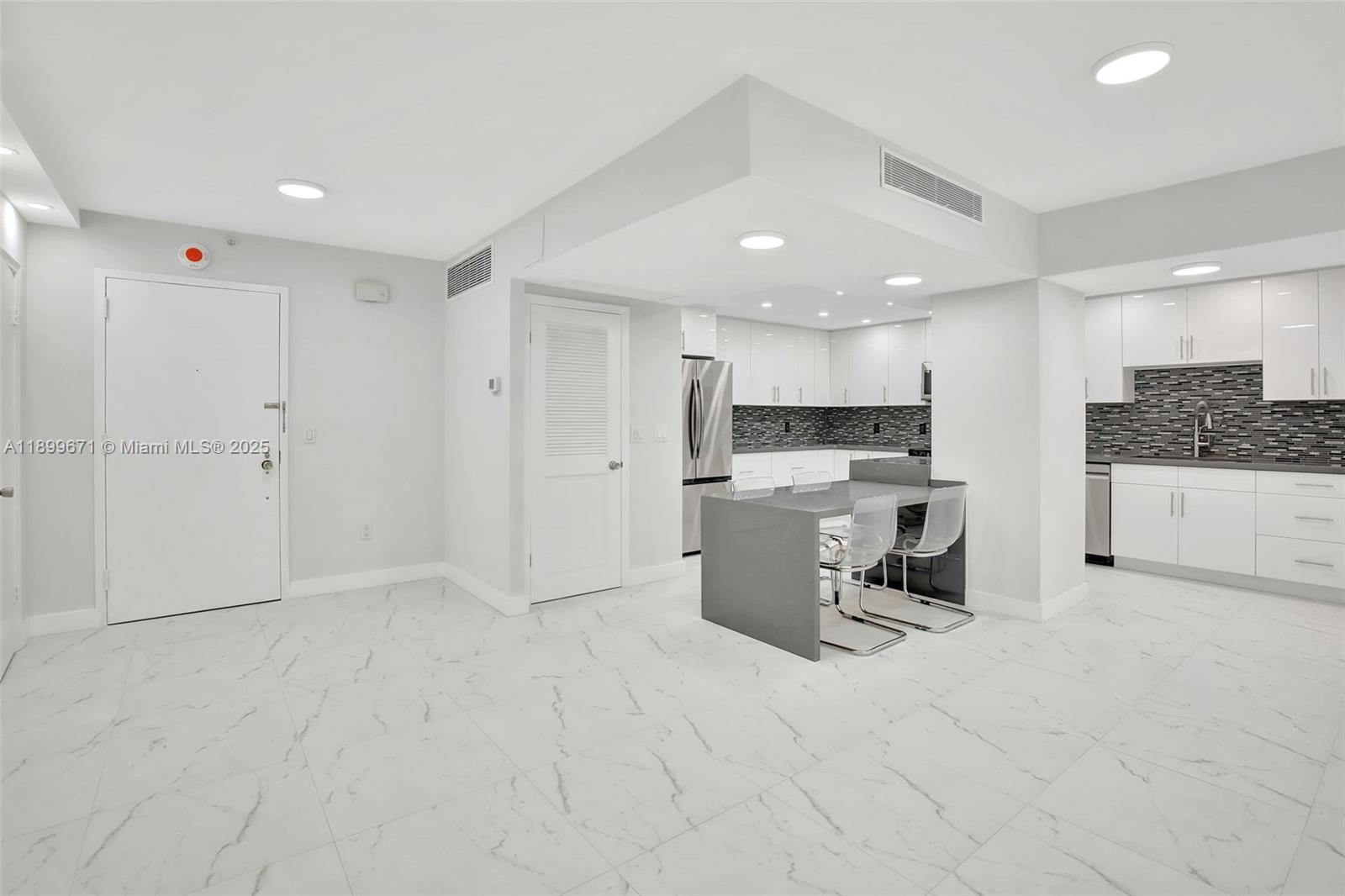 BALMORAL CONDO - Residential Lease