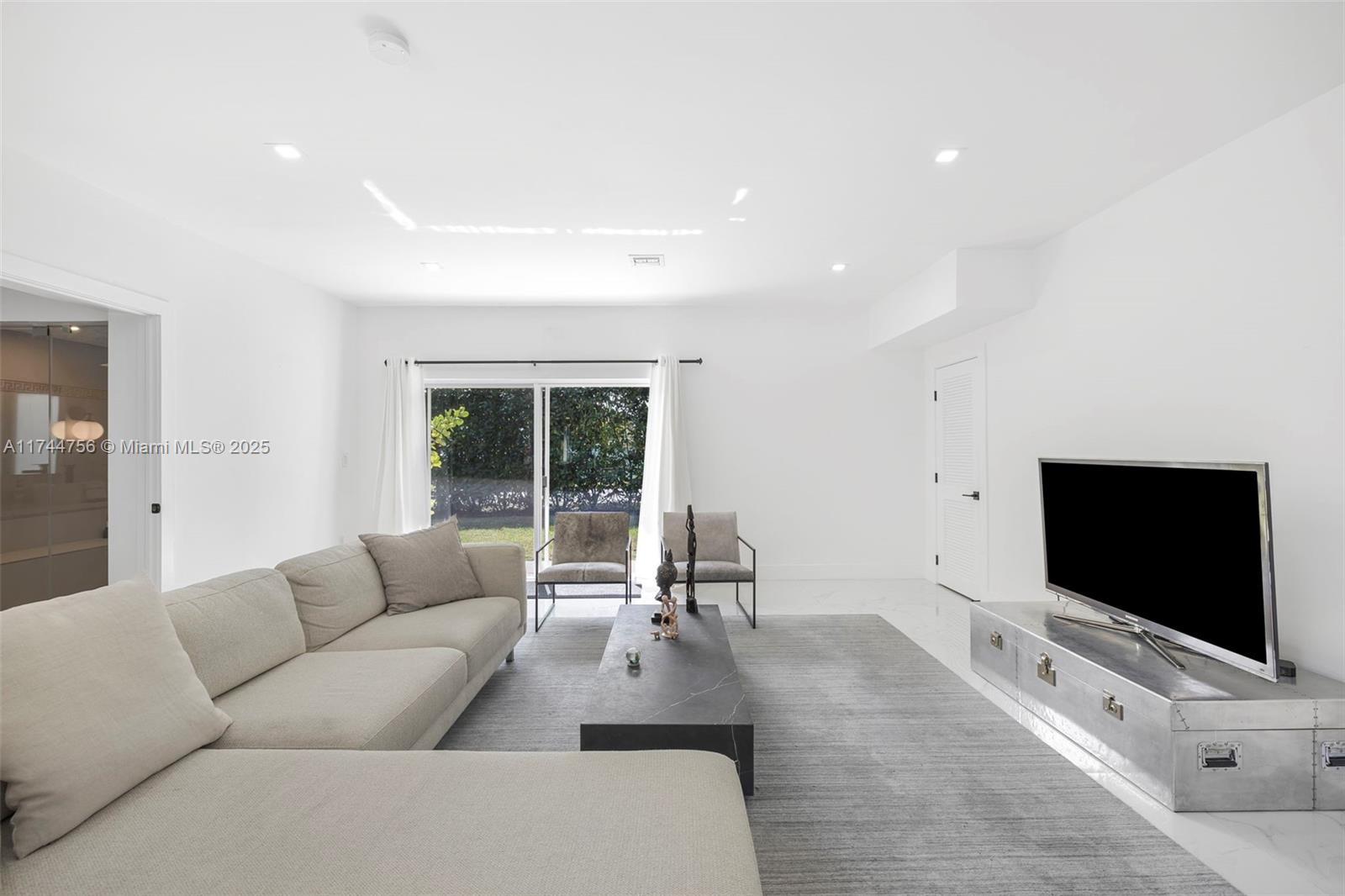 BRICKELLS ESTATES - Residential