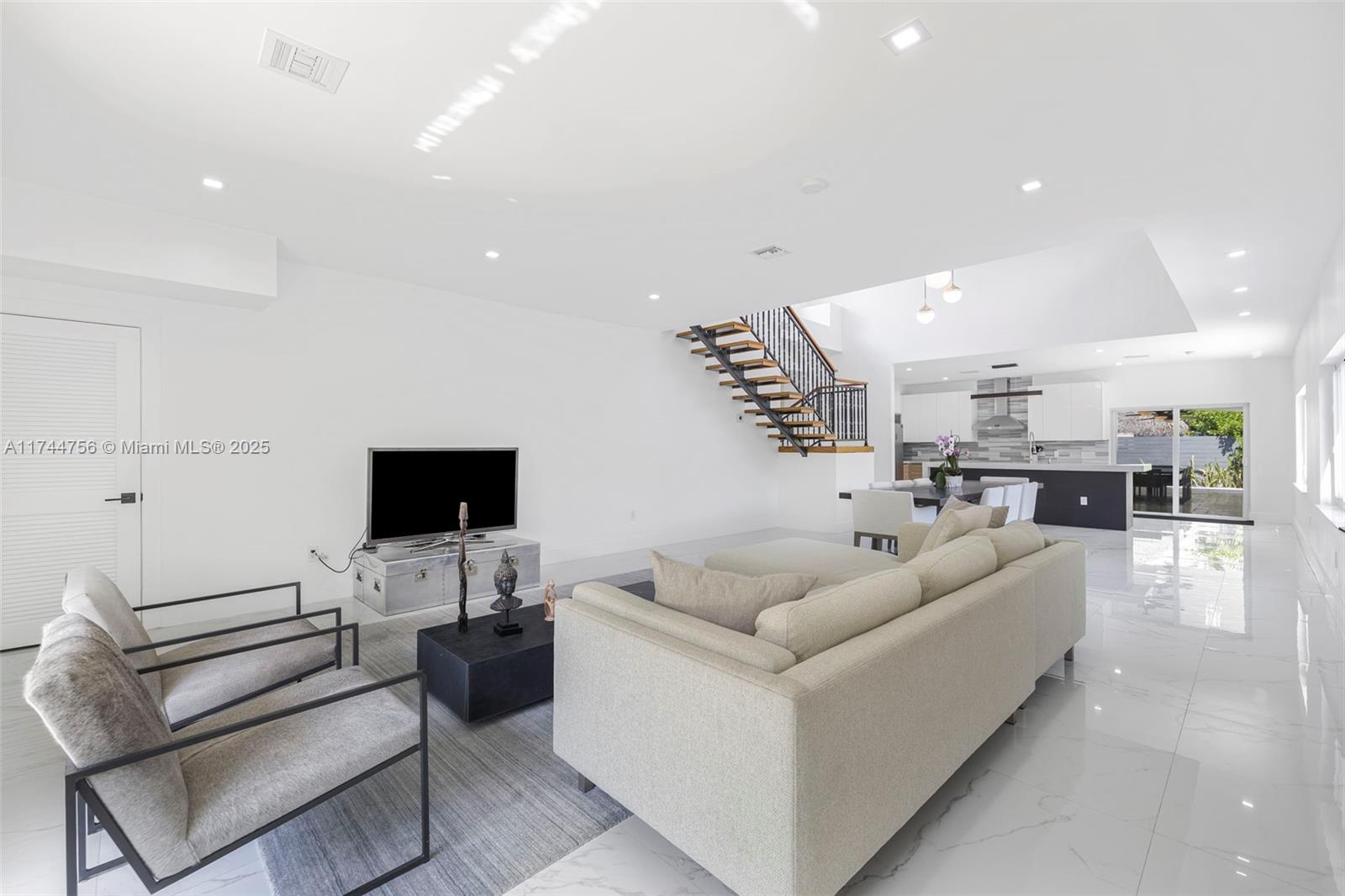 BRICKELLS ESTATES - Residential