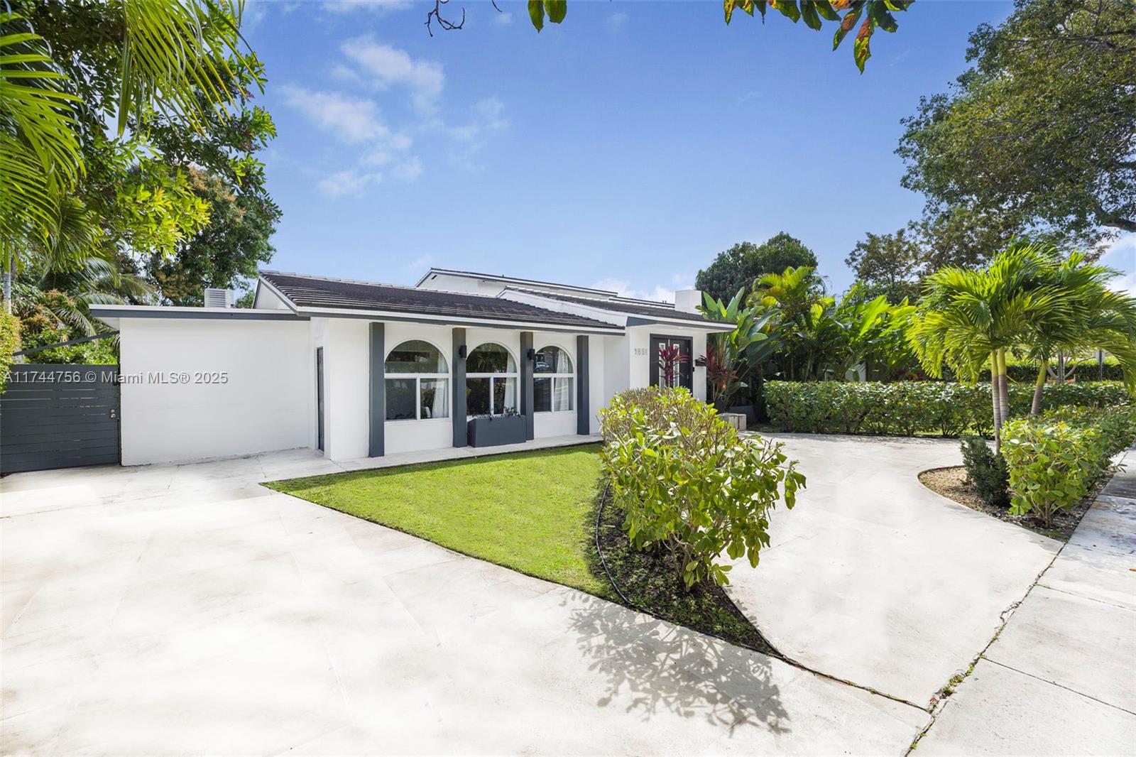 1651 Sw 13 Avenue, Miami, Broward County, Florida - 6 Bedrooms  
6 Bathrooms - 