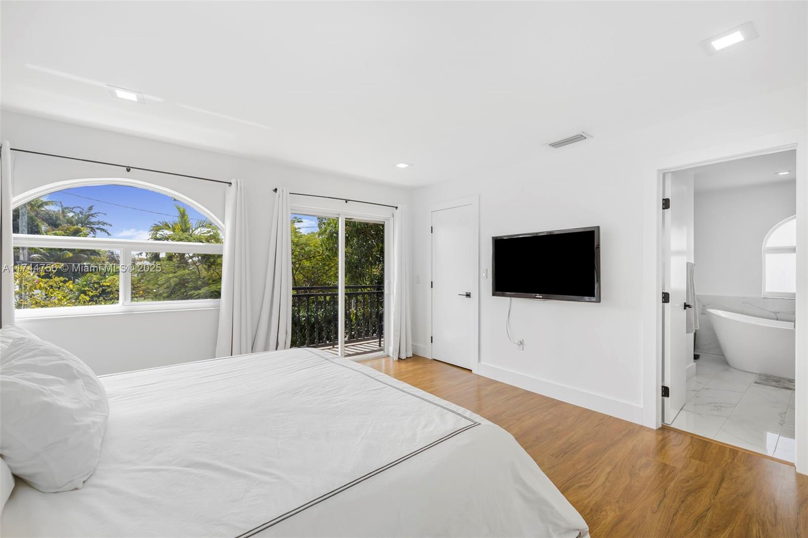 BRICKELLS ESTATES - Residential