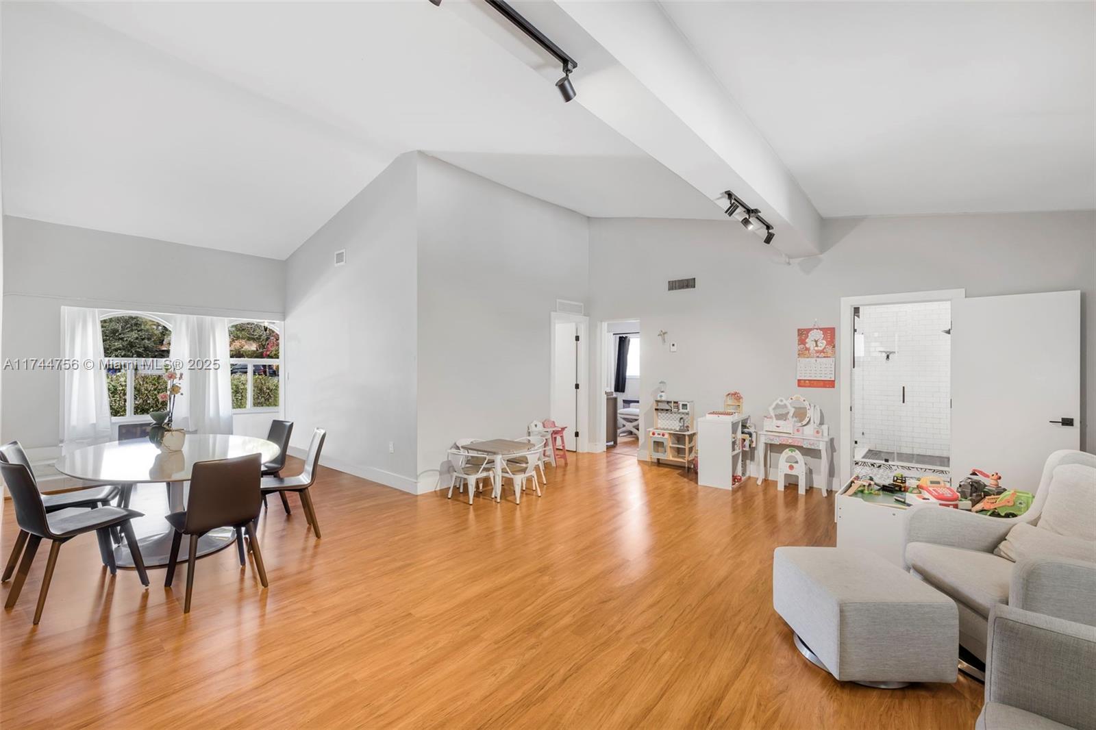 BRICKELLS ESTATES - Residential