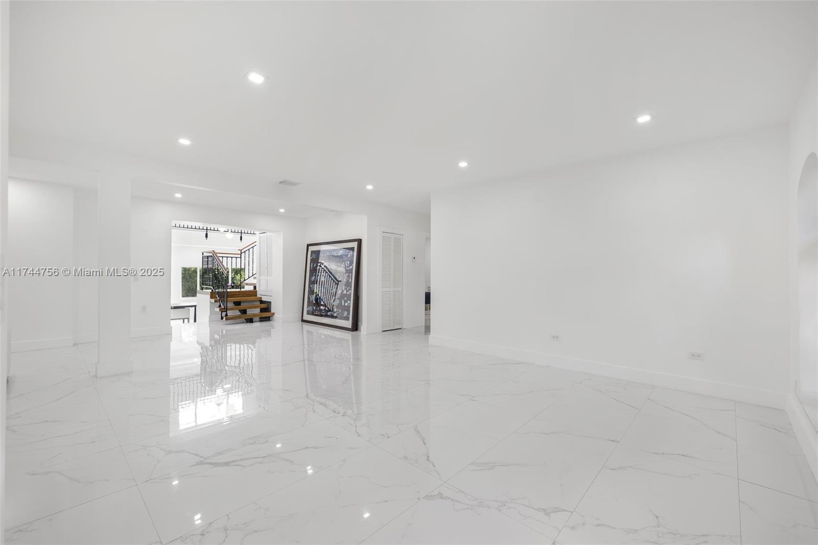 BRICKELLS ESTATES - Residential