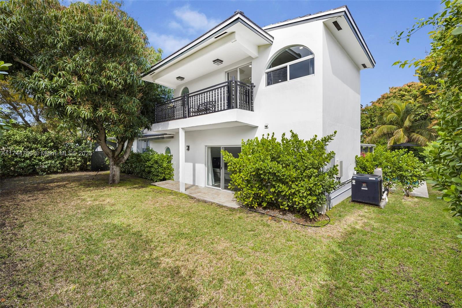BRICKELLS ESTATES - Residential