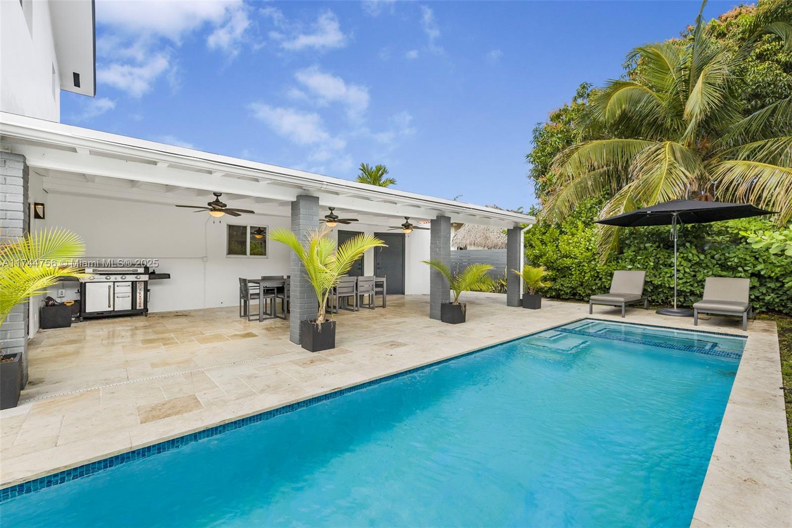 BRICKELLS ESTATES - Residential