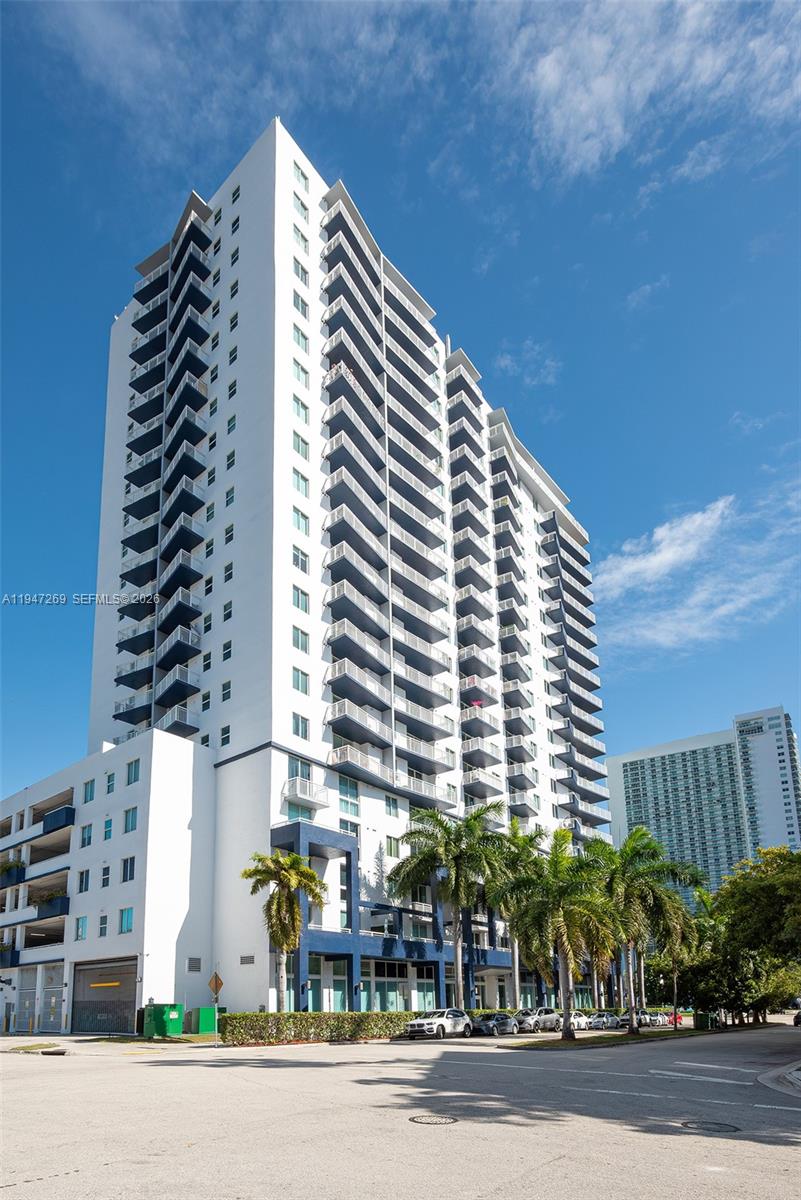 1800 BISCAYNE PLAZA CONDO - Residential