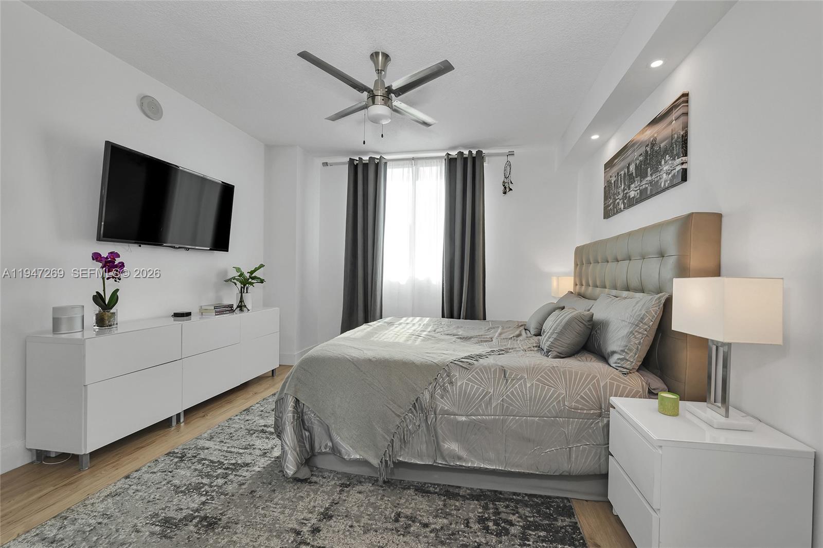 1800 BISCAYNE PLAZA CONDO - Residential